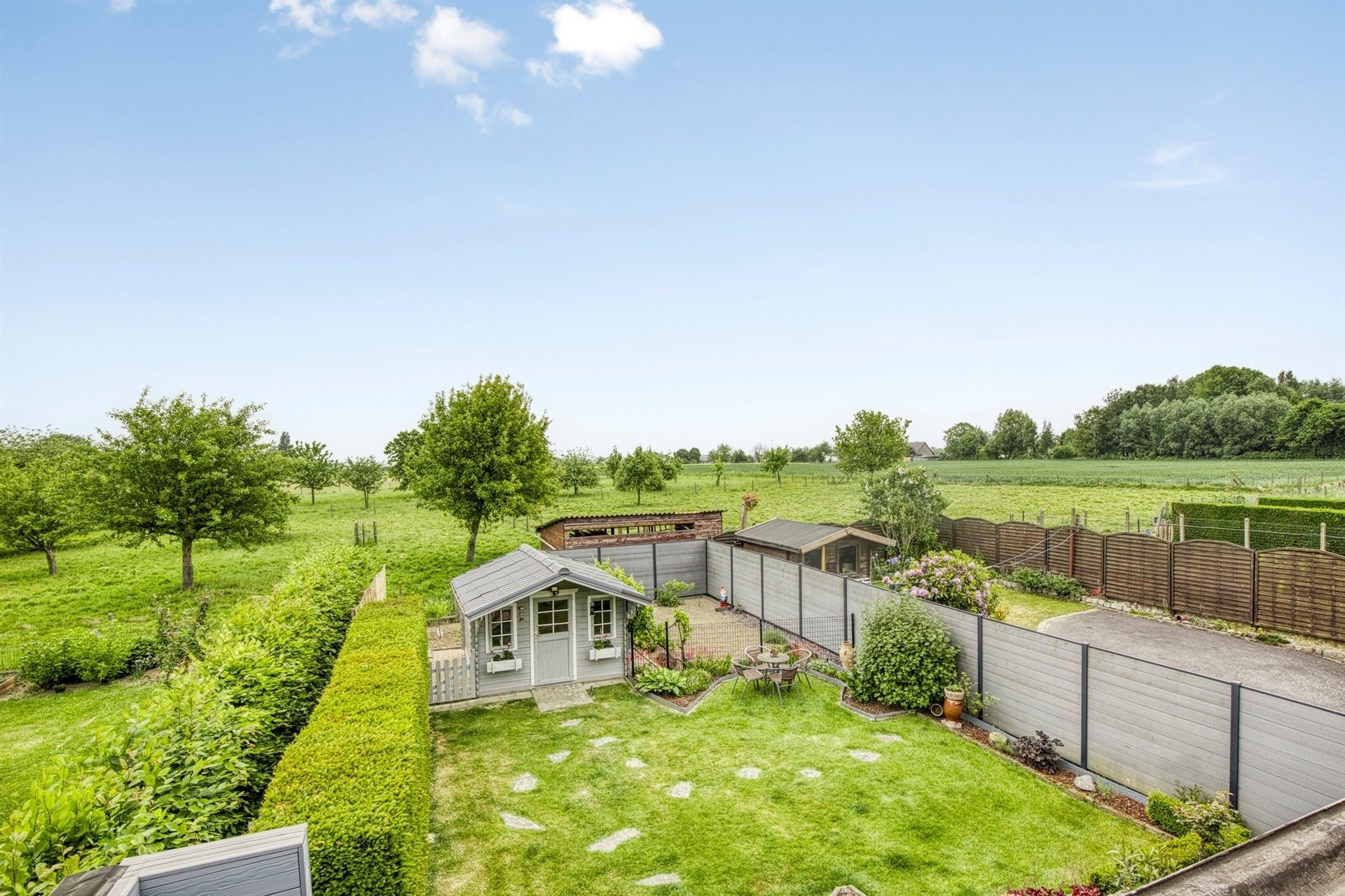 Rustiggelegen, zeer welonderhouden woning met gunstige EPC-score B! foto {{pictureIndex}}