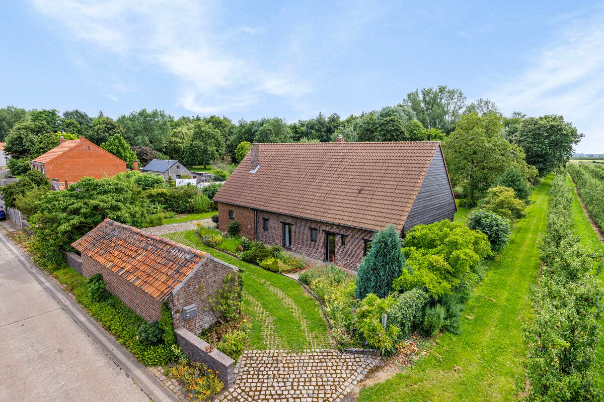 Charmante villa te koop met sprookjesachtige tuin foto 2