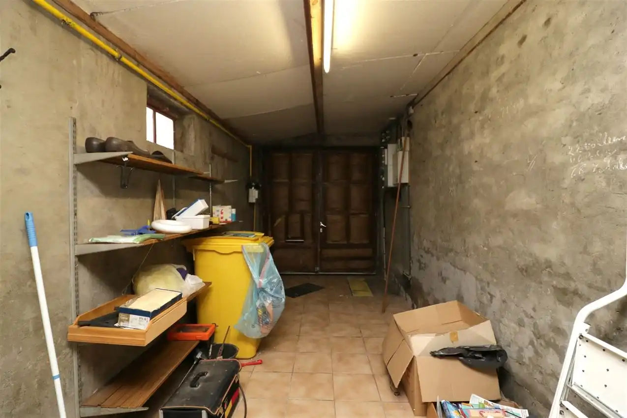 label c, nabij station, garage voor vijf wagens foto 54