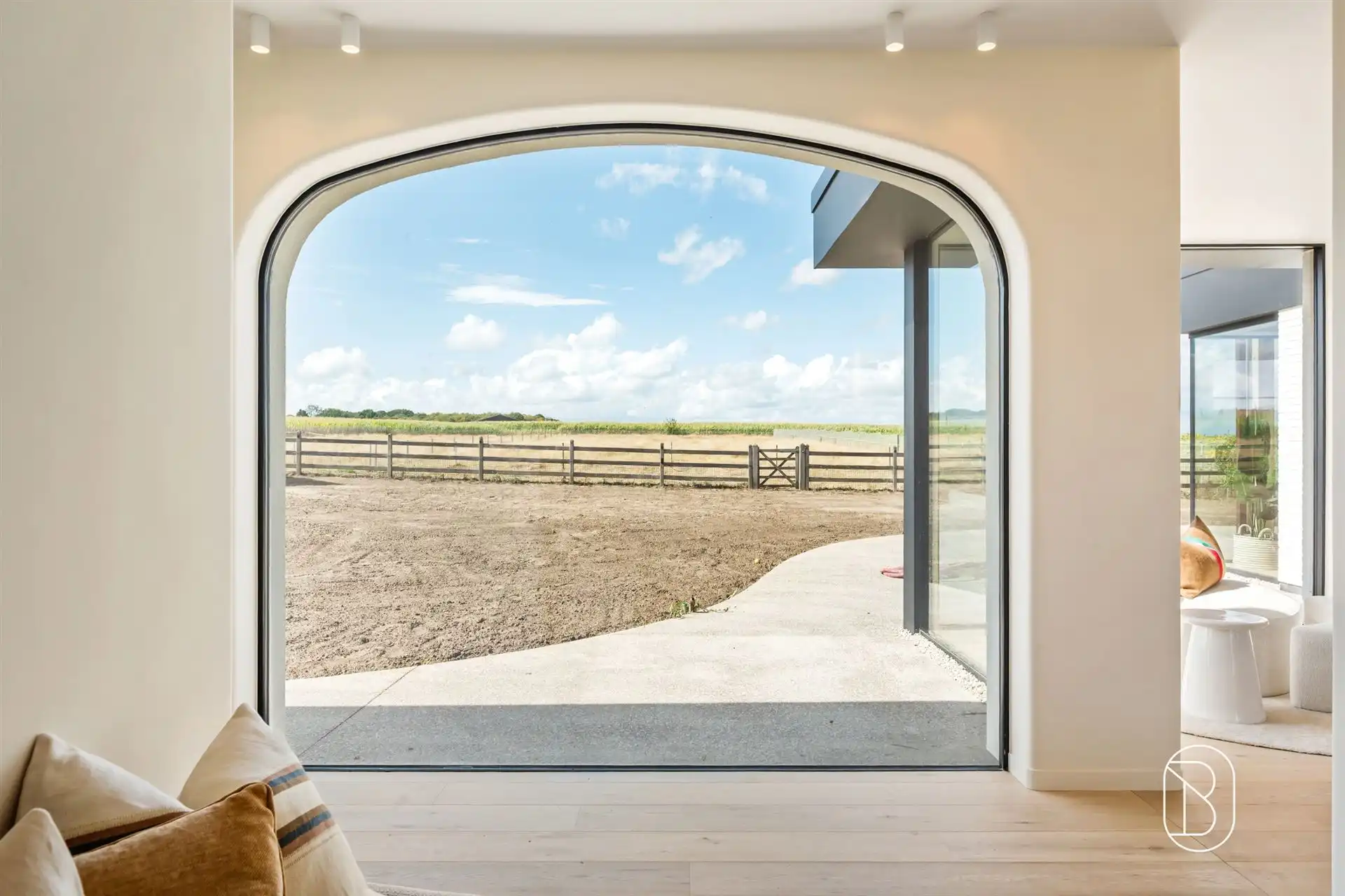 Prachtig gelegen klassewoning met paardenstallen.  foto 18