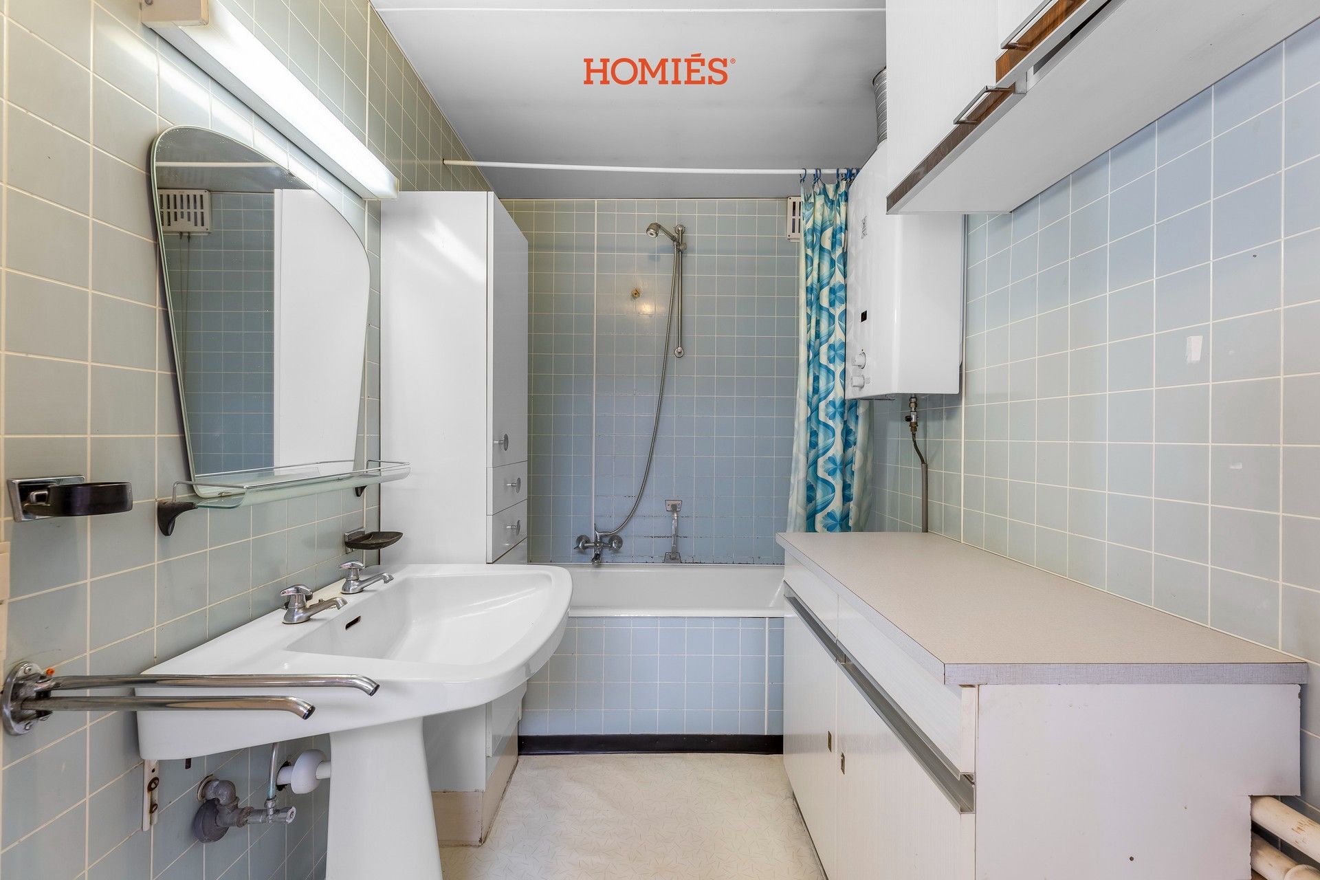Te renoveren woning met veel potentieel foto 14