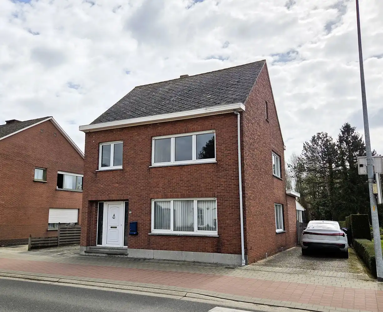 Ruime woning met 3 ruime slaapkamers en bureau, grote zolder en achterliggend weiland foto 20