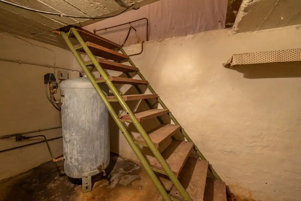 Te renoveren boerderij met 2 weides (45a en 21a) en ruime hangaar foto 21
