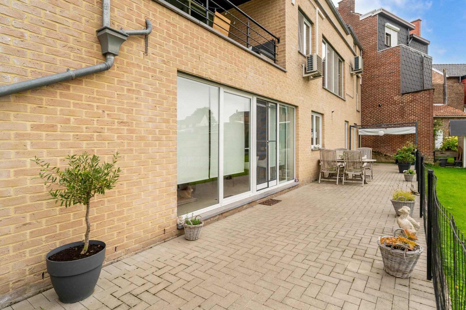 Gelijkvloers appartement met prachtig terras en garage foto 17