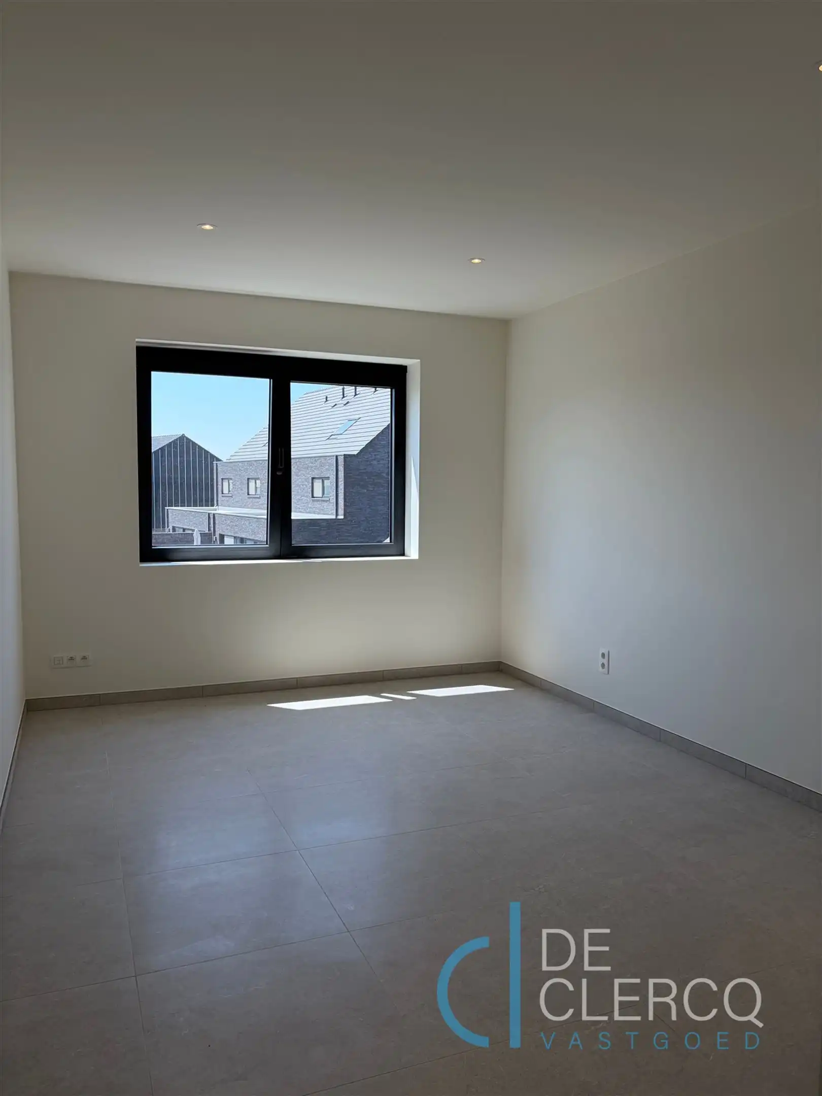 Halfopen woning met dubbele oprit te huur in Lochristi!  foto 8