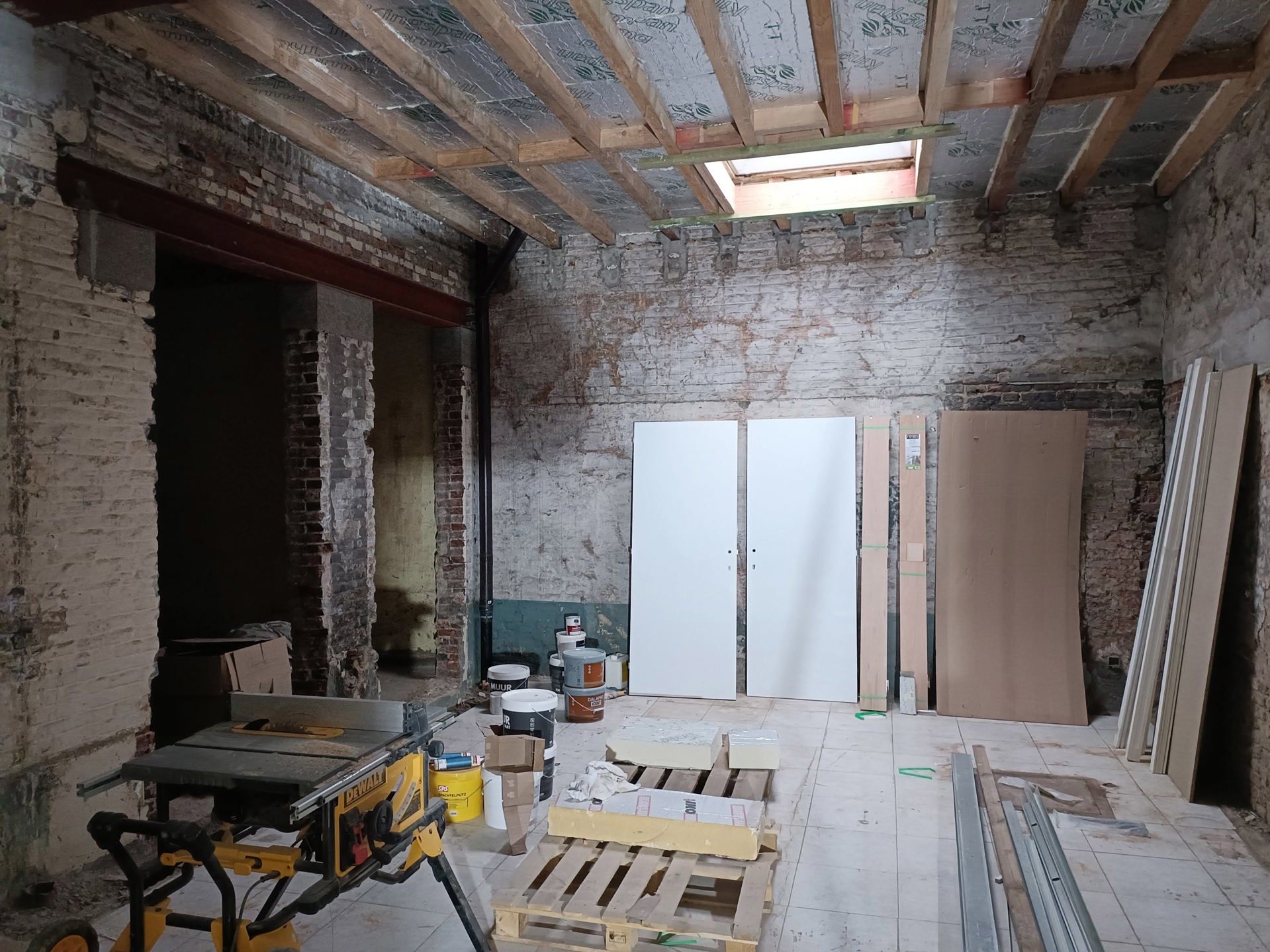 Ruime handelszaak/casco van 115m² foto 3