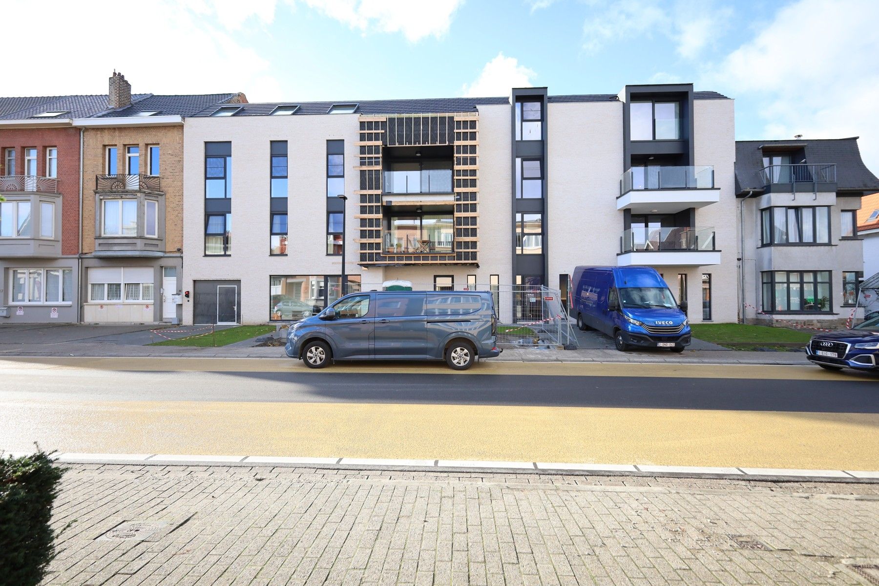 Nieuwbouwappartement met terras en 2 autostaanplaatsen foto 1