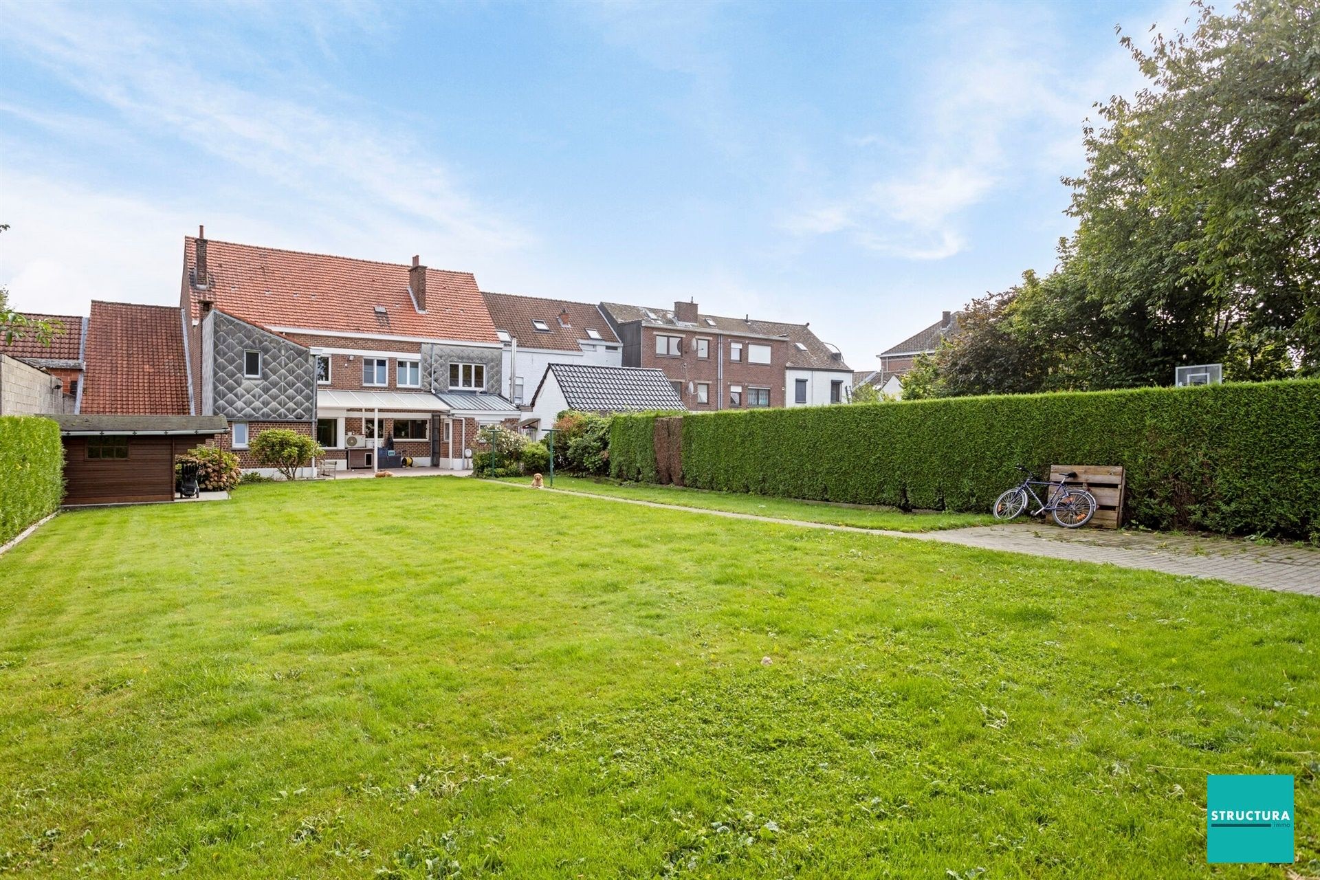 Projectgrond voor handel, woning en bouwgrond voor open bebouwing foto {{pictureIndex}}