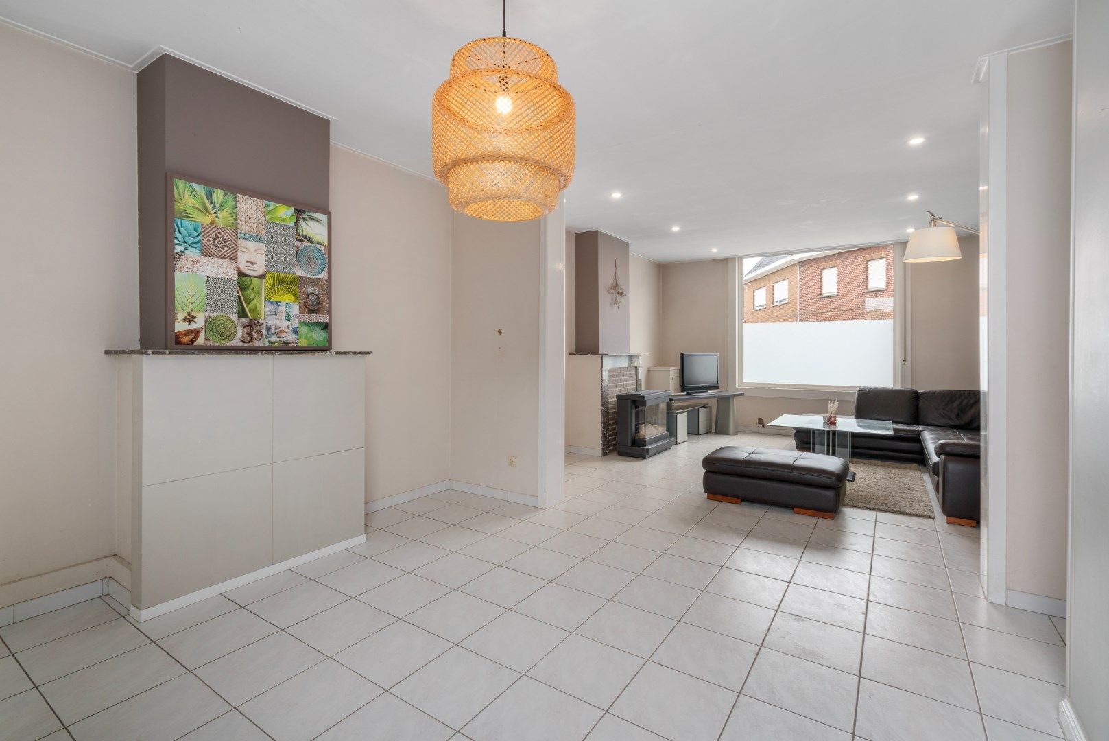 INSTAPKLARE WONING MET GARAGE EN UITWEG foto 5