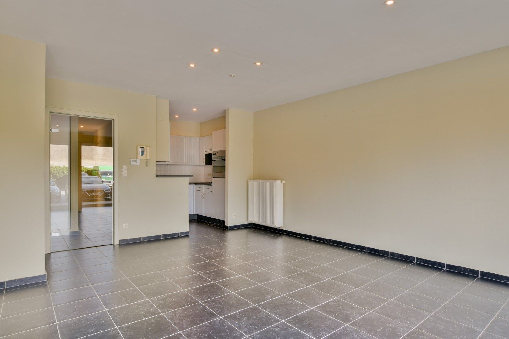 Gelijkvloersappartement te huur te Eernegem foto 2
