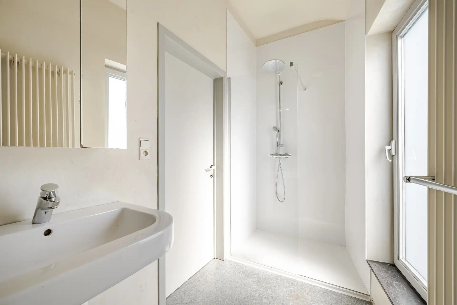 Karaktervolle architectenwoning op een perceel van ruim 25 are met diepe, oostgerichte tuin foto 22