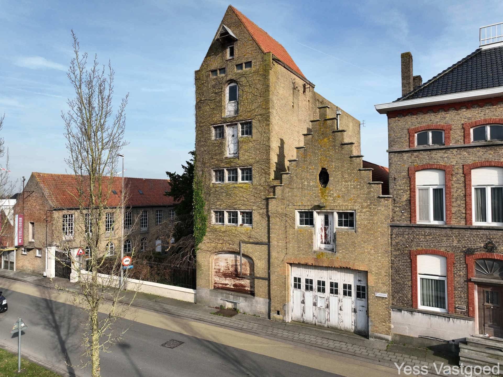 PROJECTGROND 6 APPARTEMENTEN, 1 KANTOOR & 2 WONINGEN foto 1