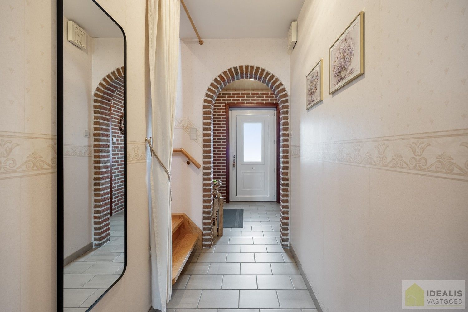 KNAPPE EN INSTAPKLARE WONING MET 4 SLAAPKAMERS, INPANDIGE ÉN VRIJSTAANDE GARAGE, HEERLIJK TERRAS OMGEVEN DOOR EEN PRACHTIGE TUIN foto 20