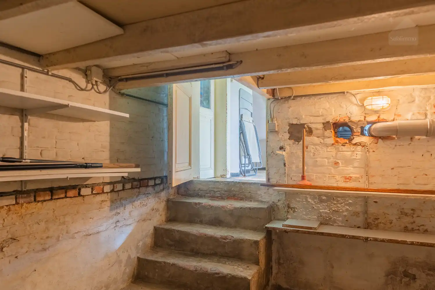 Charmante woning met 6 slaapkamers, garage en gezellige tuin op 695 m² foto 18