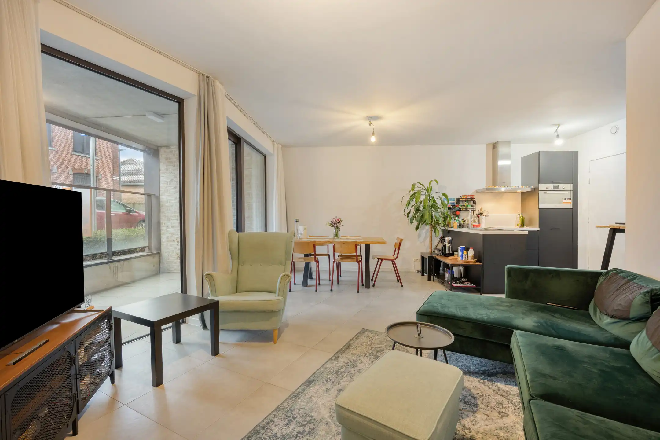 Recent, gelijkvloers appartement met 2 slaapkamers en terras foto 2