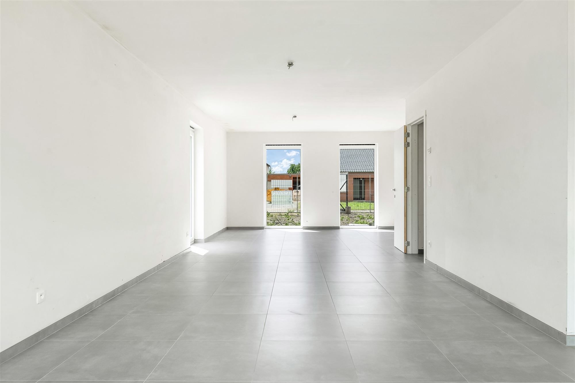 VOLLEDIG AFGEWERKTE NIEUWBOUWWONING IN DOODLOPENDE STRAAT foto 9