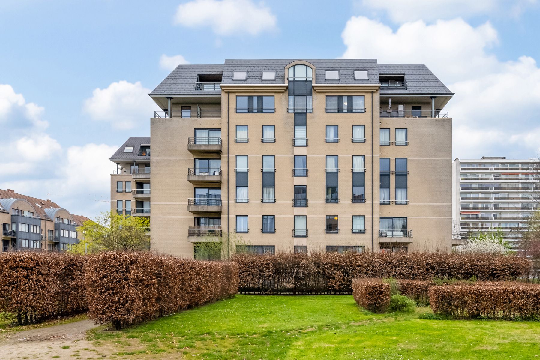 éénslaapkamerappartement met staanplaats en berging foto 12