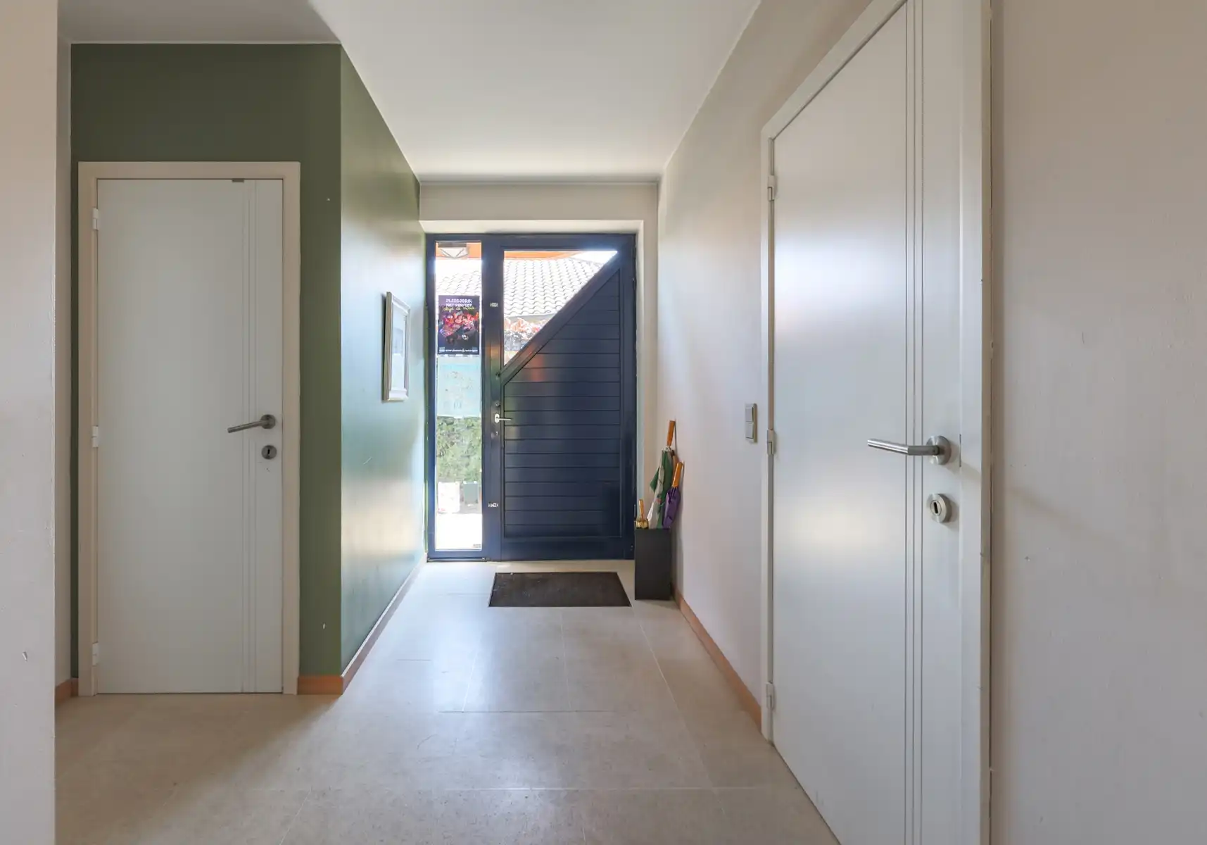 Vrijstaande woning op uniek perceel met zwembad foto 3