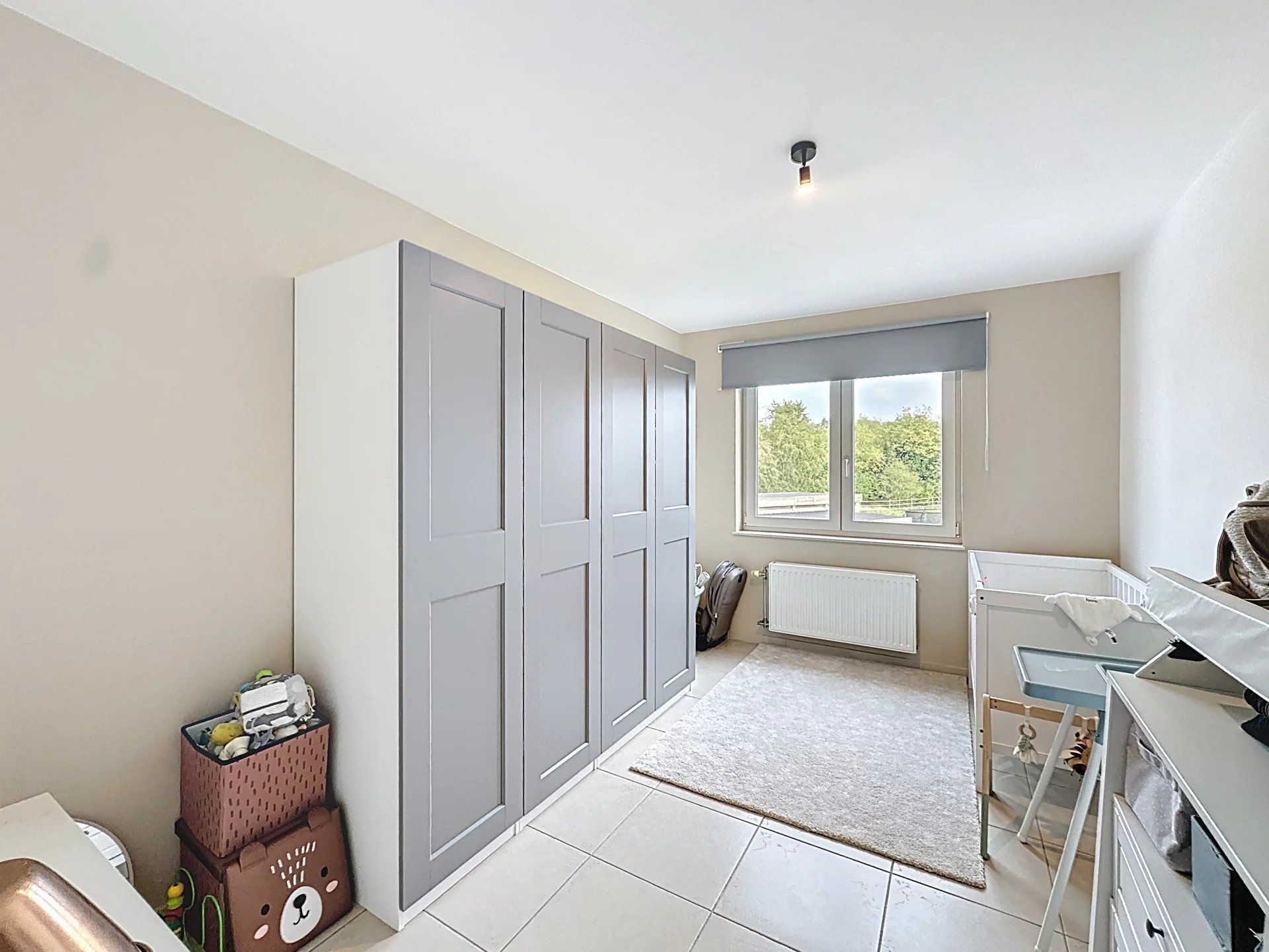 Rijwoning met 3 slaapkamers en een tuin met berging. foto 13