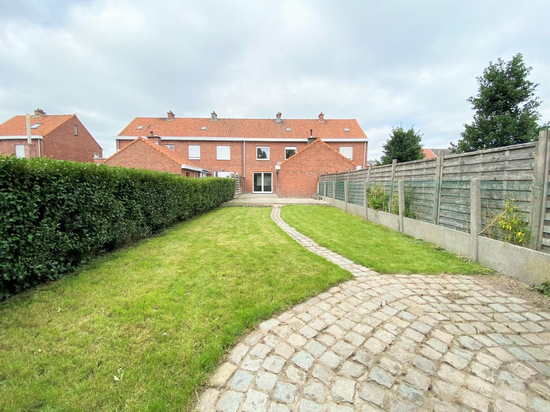 INSTAPKLARE GEZINSWONING MET 3 SLAAPKAMERS EN TUIN foto 13