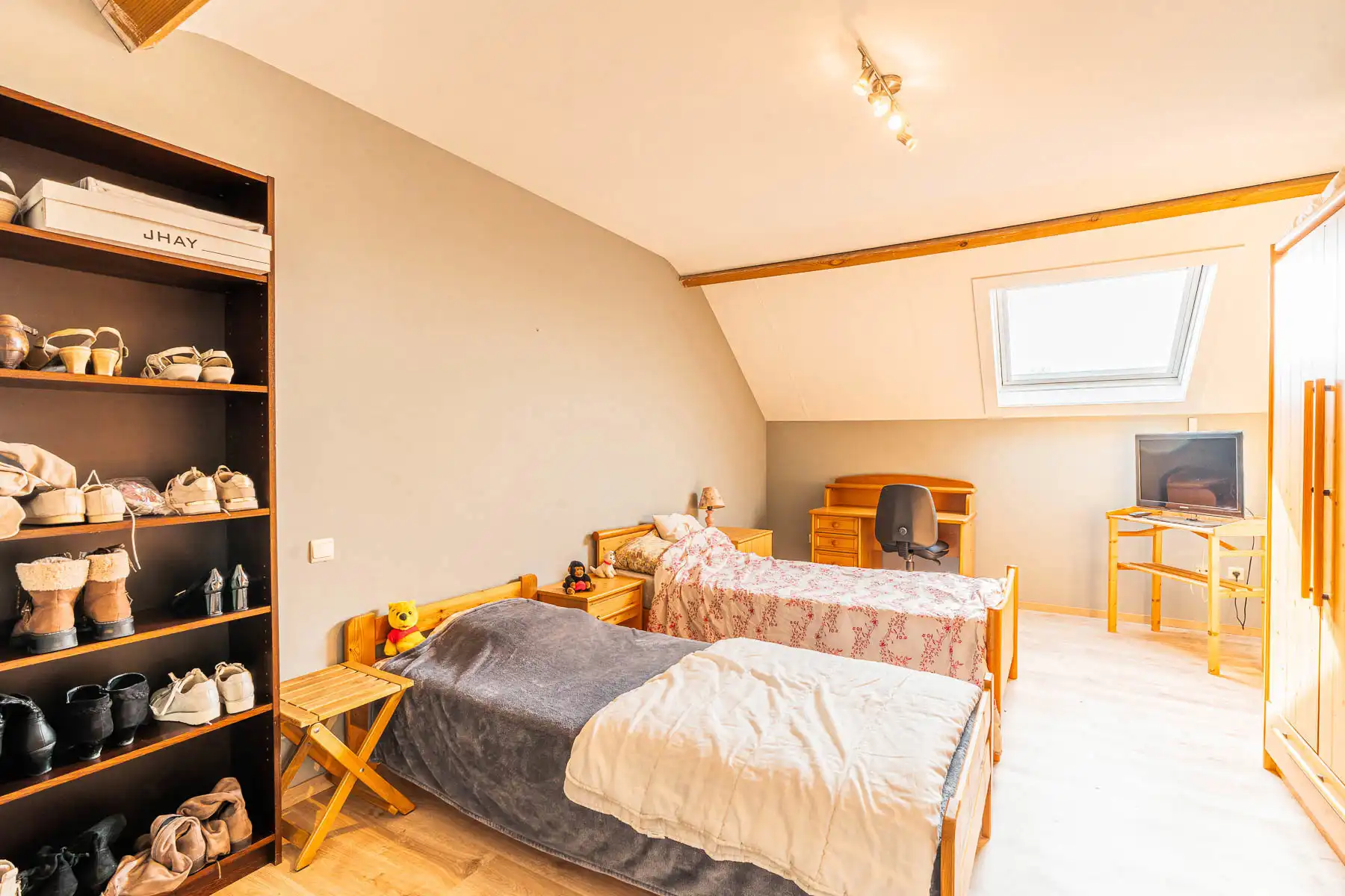 Ontzettend ruim en lichtrijk duplex-appartement incl garagebox foto 17