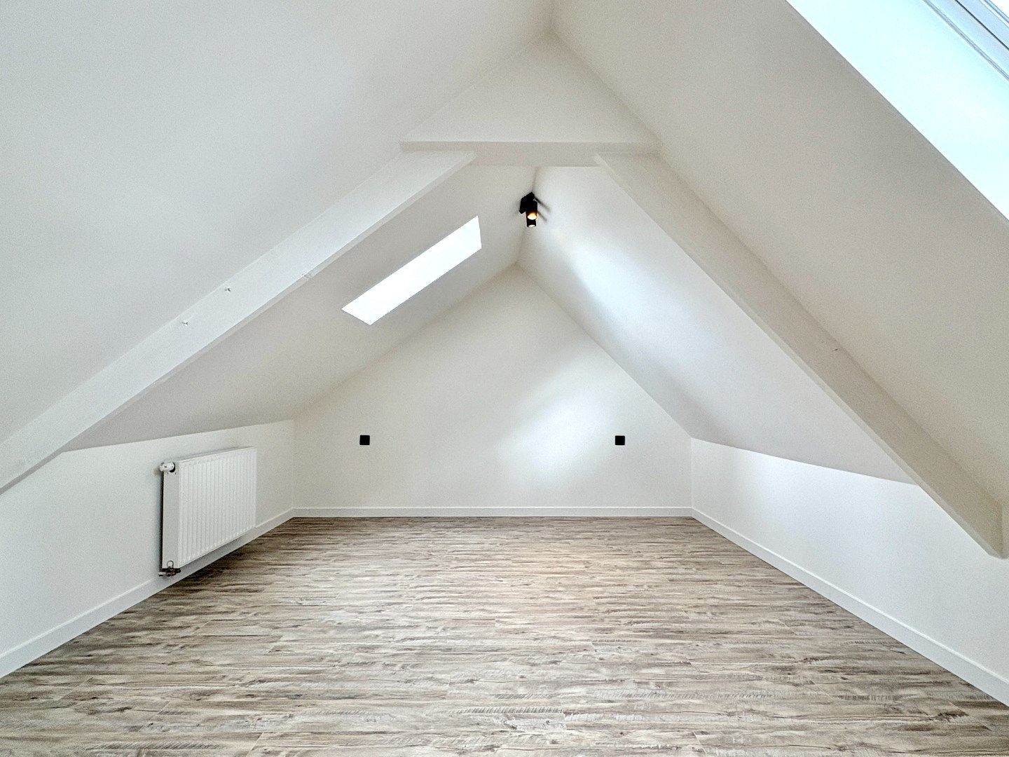 Compleet gerenoveerde woning met uitweg, 2 badks, ¾ slks en tuin. foto 16