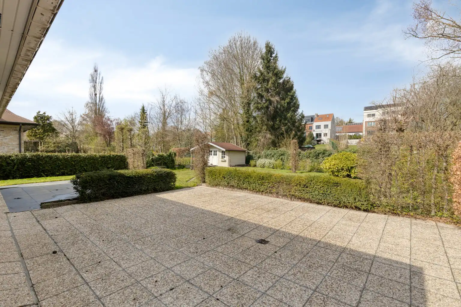 Bungalow van 176 m² met garage en tuin foto 18