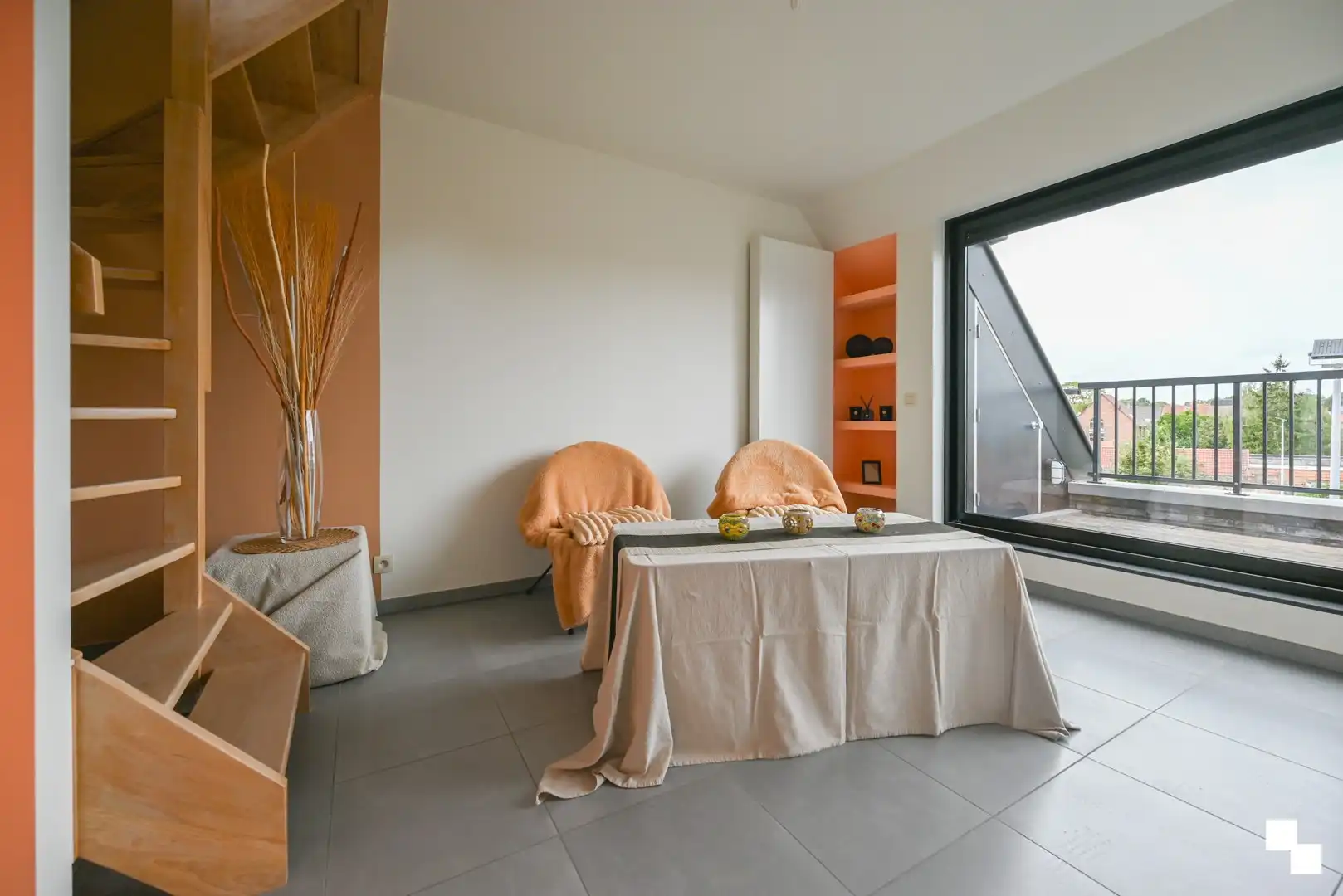 Duplex appartement met garage en twee staanplaatsen nabij centrum Izegem foto 12