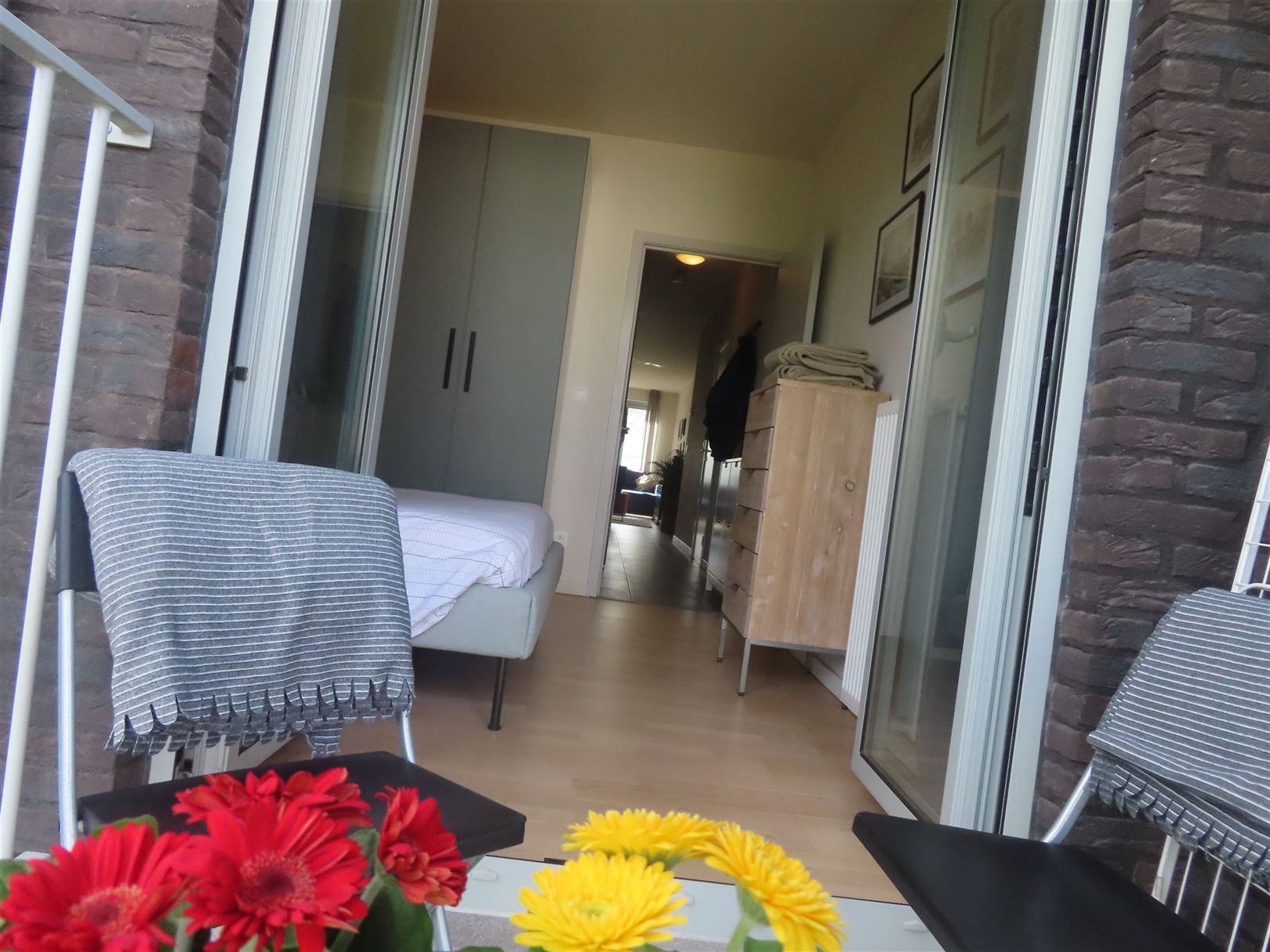 Appartement met één slaapkamer en terras op Belgiëlei! foto 2