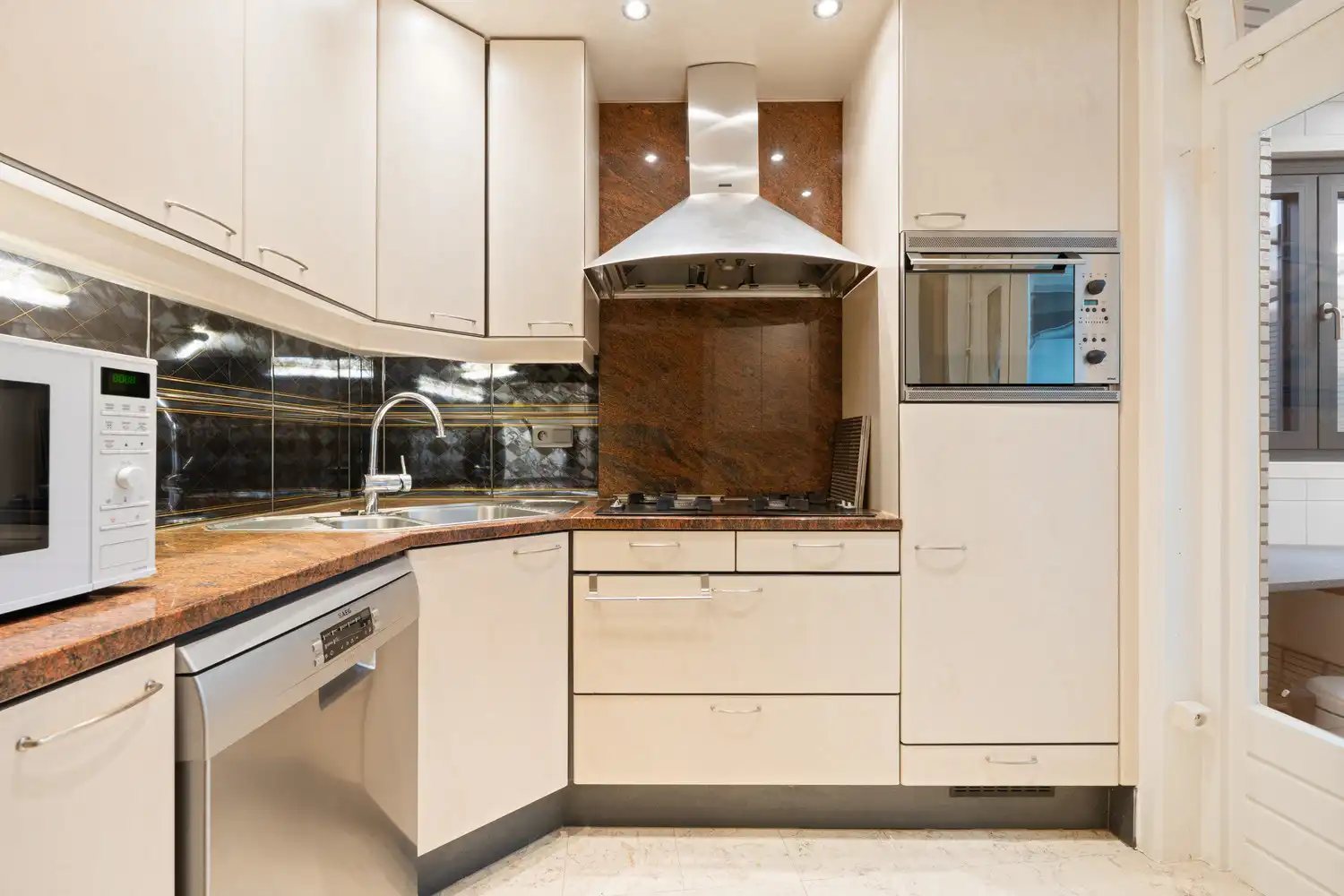 Handelspand met woonst en garage te Ruiselede. foto 9