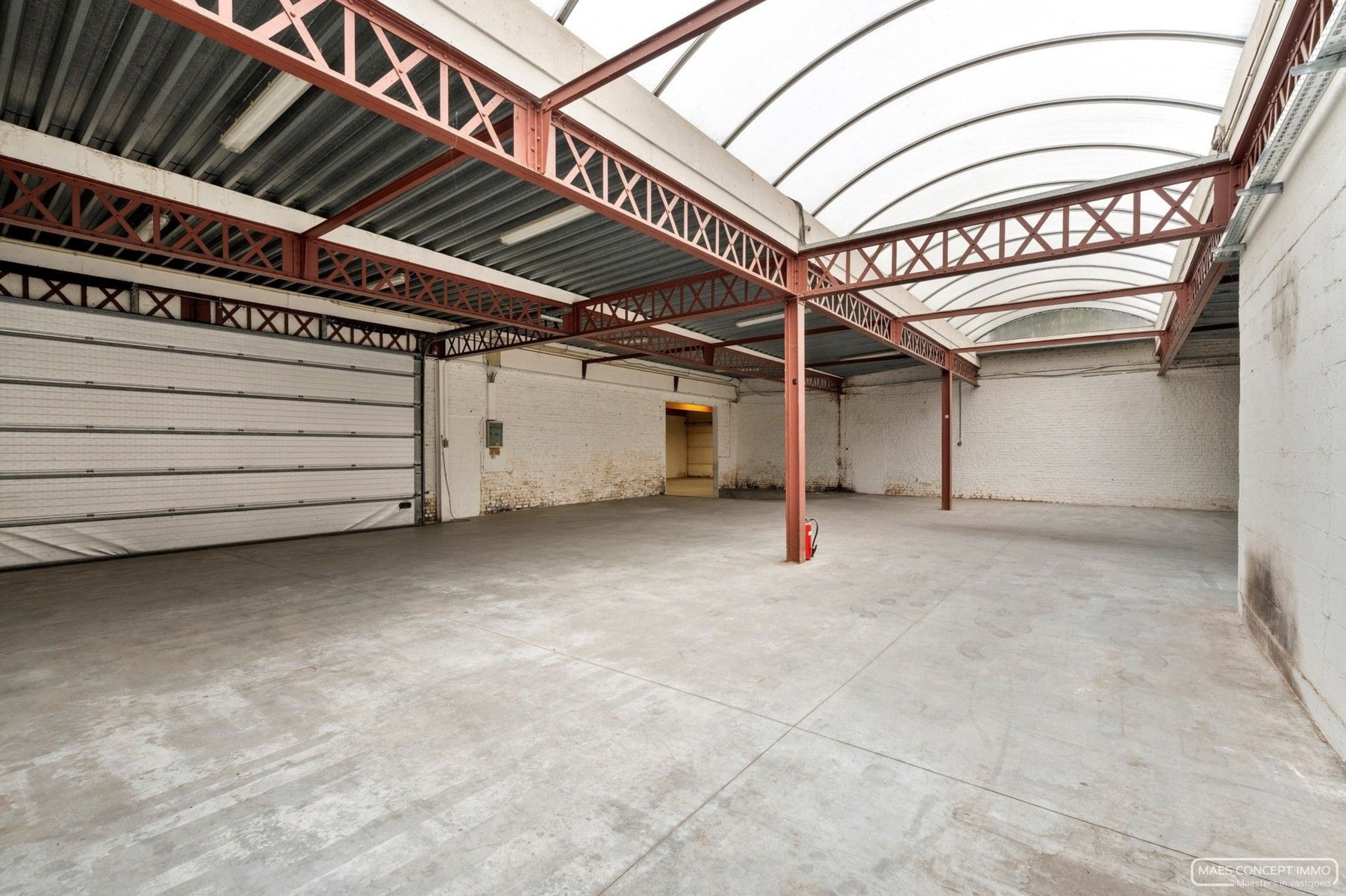 Magazijn te huur vlak aan station van Anzegem foto 3