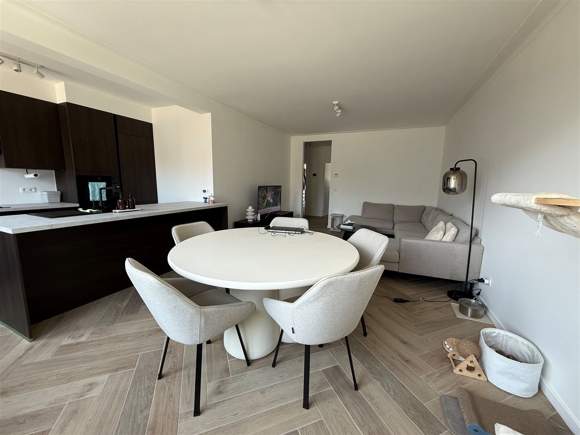 Gerenoveerd 2 slaapkamer app + terras foto 5
