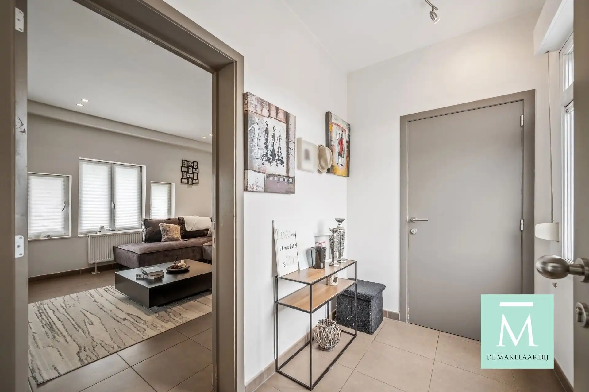 Ruim (110m²) en lichtrijk 2-slaapkamerappartement op strategische ligging! foto 2