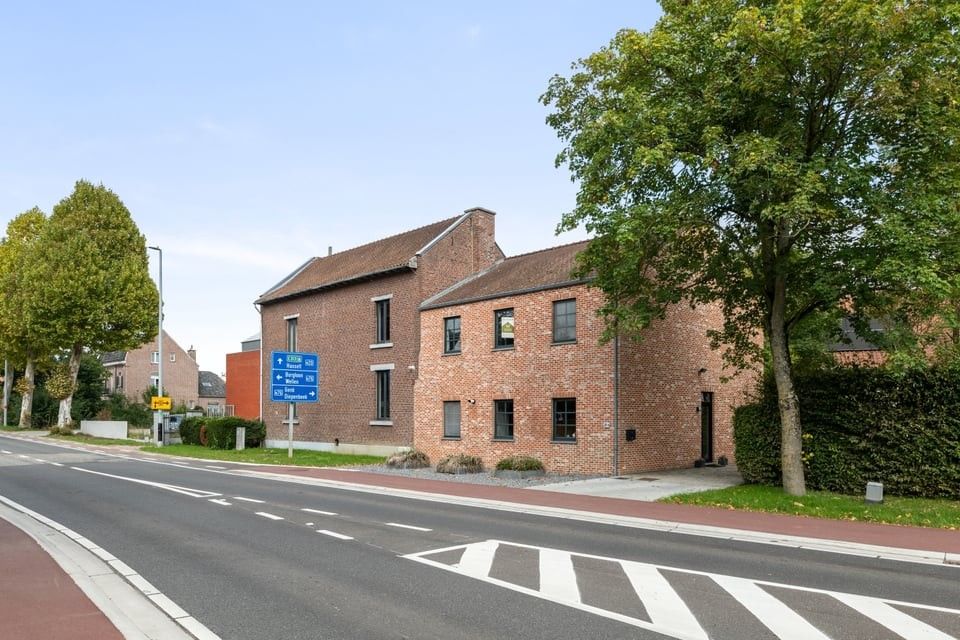 INSTAPKLAAR APPARTEMENT MET 2 SLKS, 2 AUTOSTAANPLAATSEN EN GEMEENSCHAPPELJKE TUIN OP TOPLOCATIE foto 35