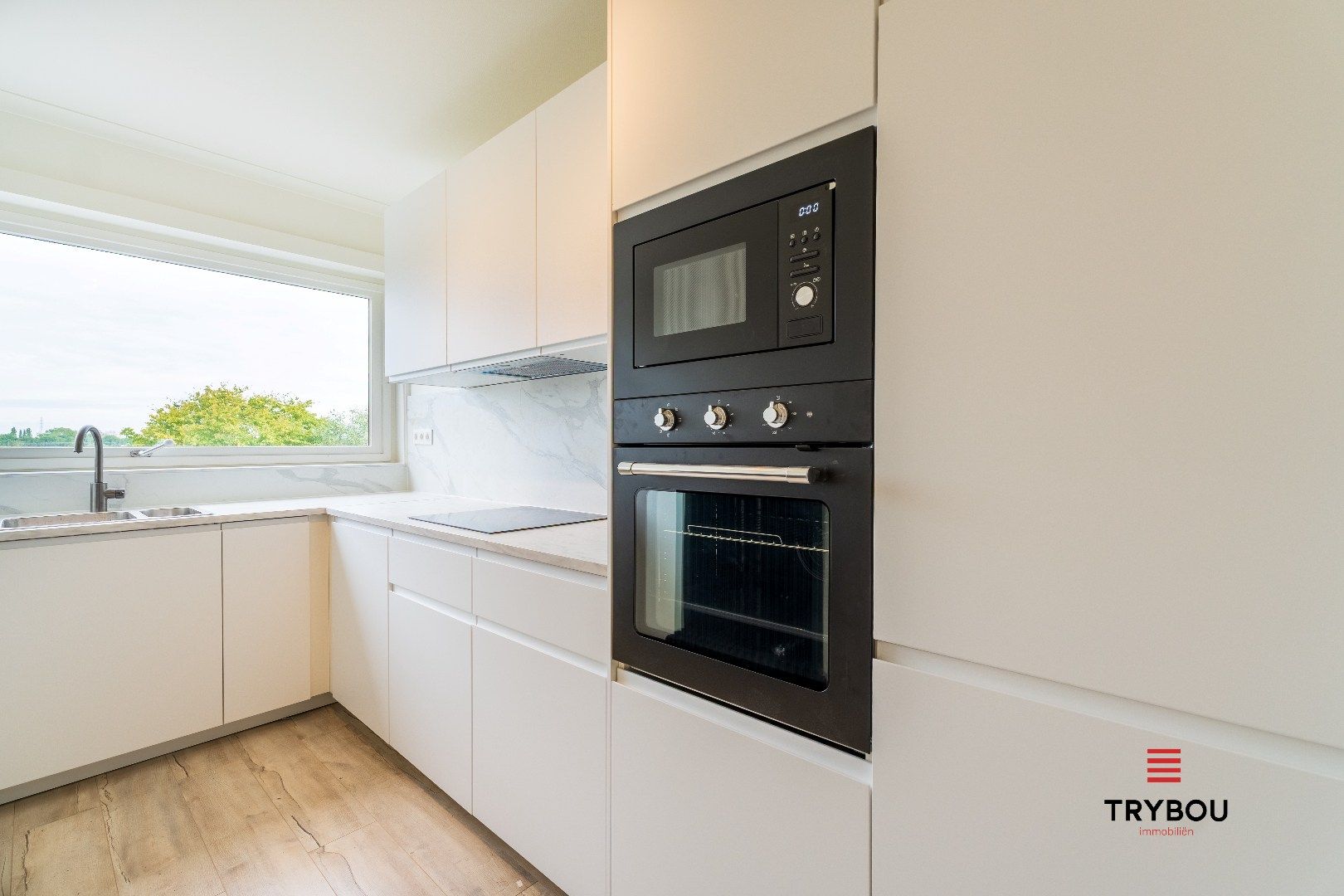 Volledig gerenoveerd 2-slaapkamerappartement te huur – rand centrum Ieper foto 6