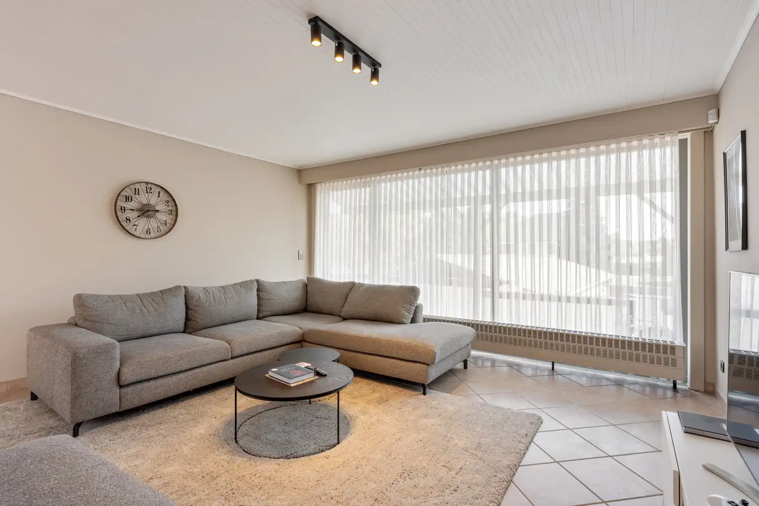 Commercieel pand met ruime handelsruimte, loods én drie-slaapkamer appartement van 160 m² in Wezemaal ! foto 19