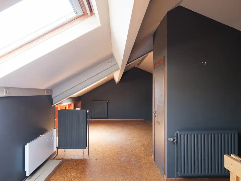 Sint-Amandsberg – Ruime interbellumwoning met 4 slaapkamers, tuin, dubbele garage en polyvalente ruimte nabij het Bijgaardepark. foto 18