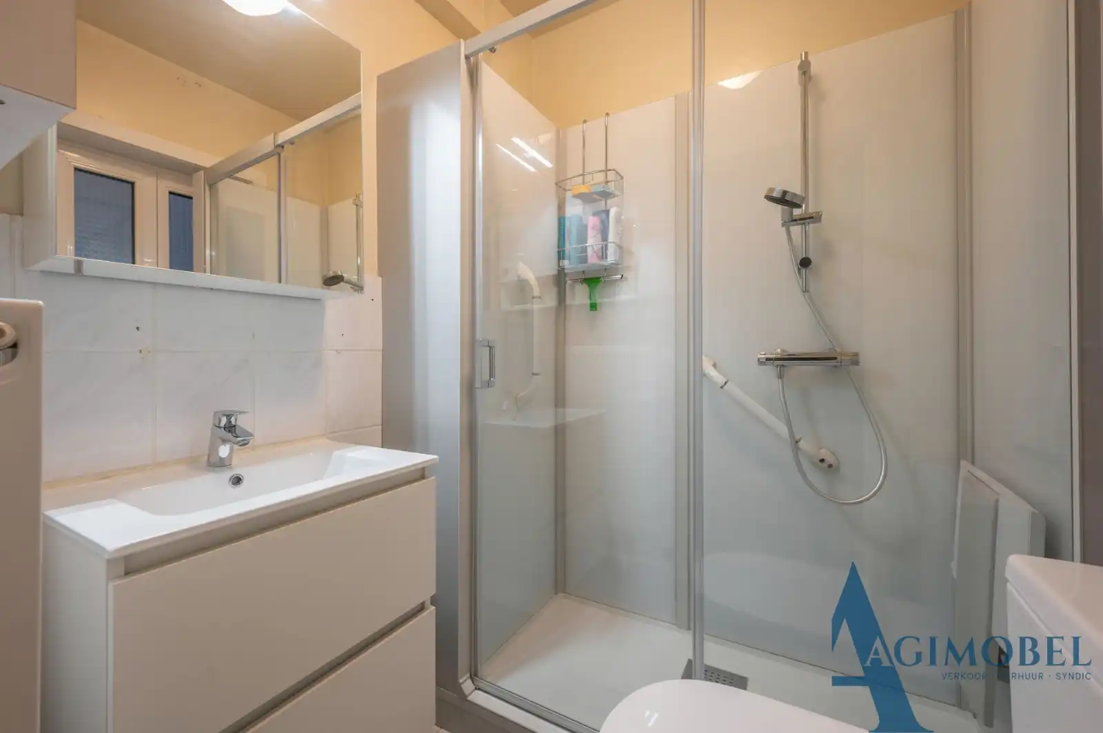 Compact 2-slaapkamerappartement met vleugje zij zeezicht, boordevol potentïeel en mogelijkheid tot aankoop garage in de directe omgeving . foto 11
