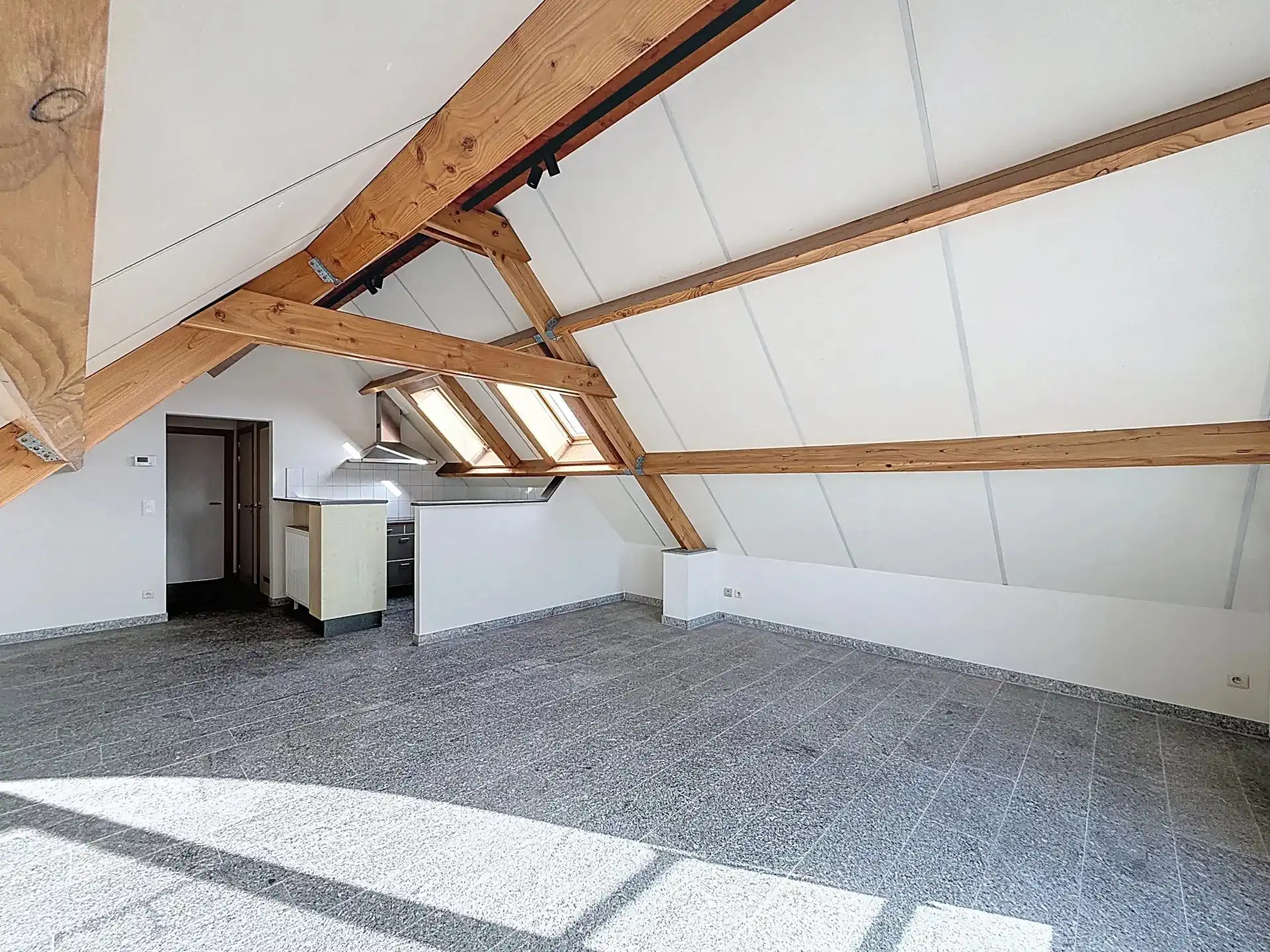 Ruim appartement met 1 slaapkamer, berging en staanplaats te Mol-Ezaart. foto 4