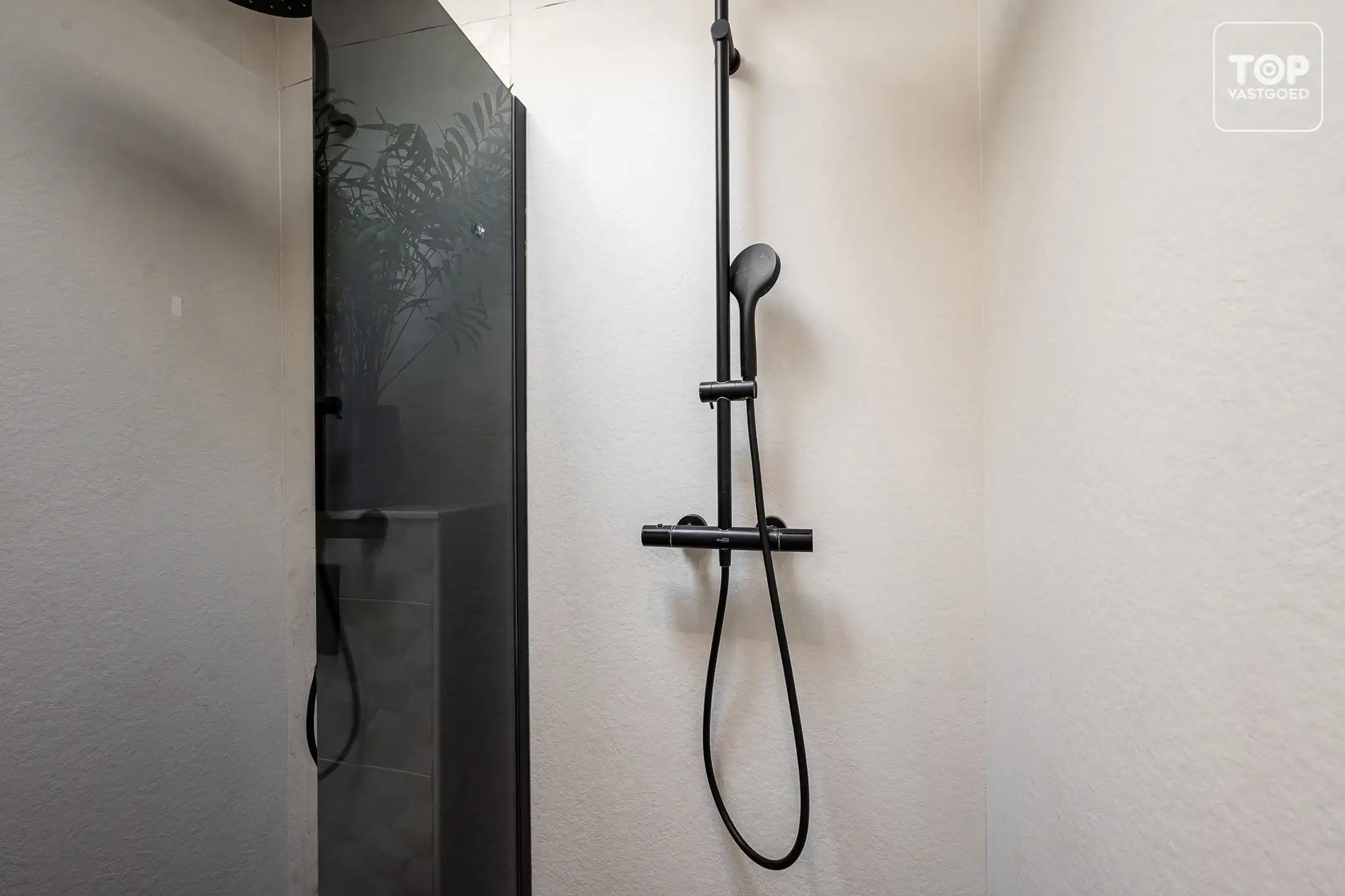 Ideale starterswoning met 2 slaapkamers en dressing. foto 15