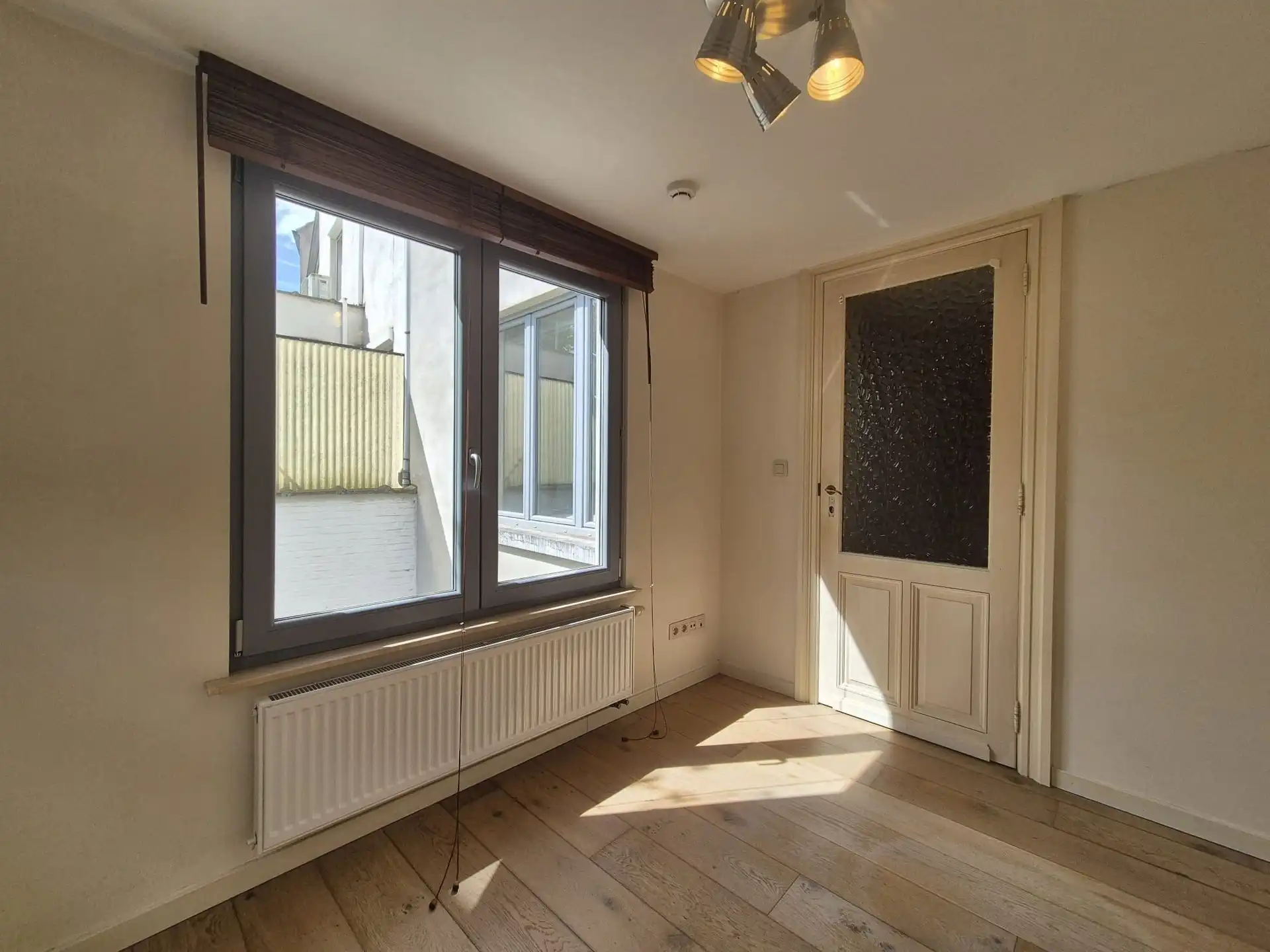 Verrassend ruim gelegen appartment met zicht op het water.  foto 22