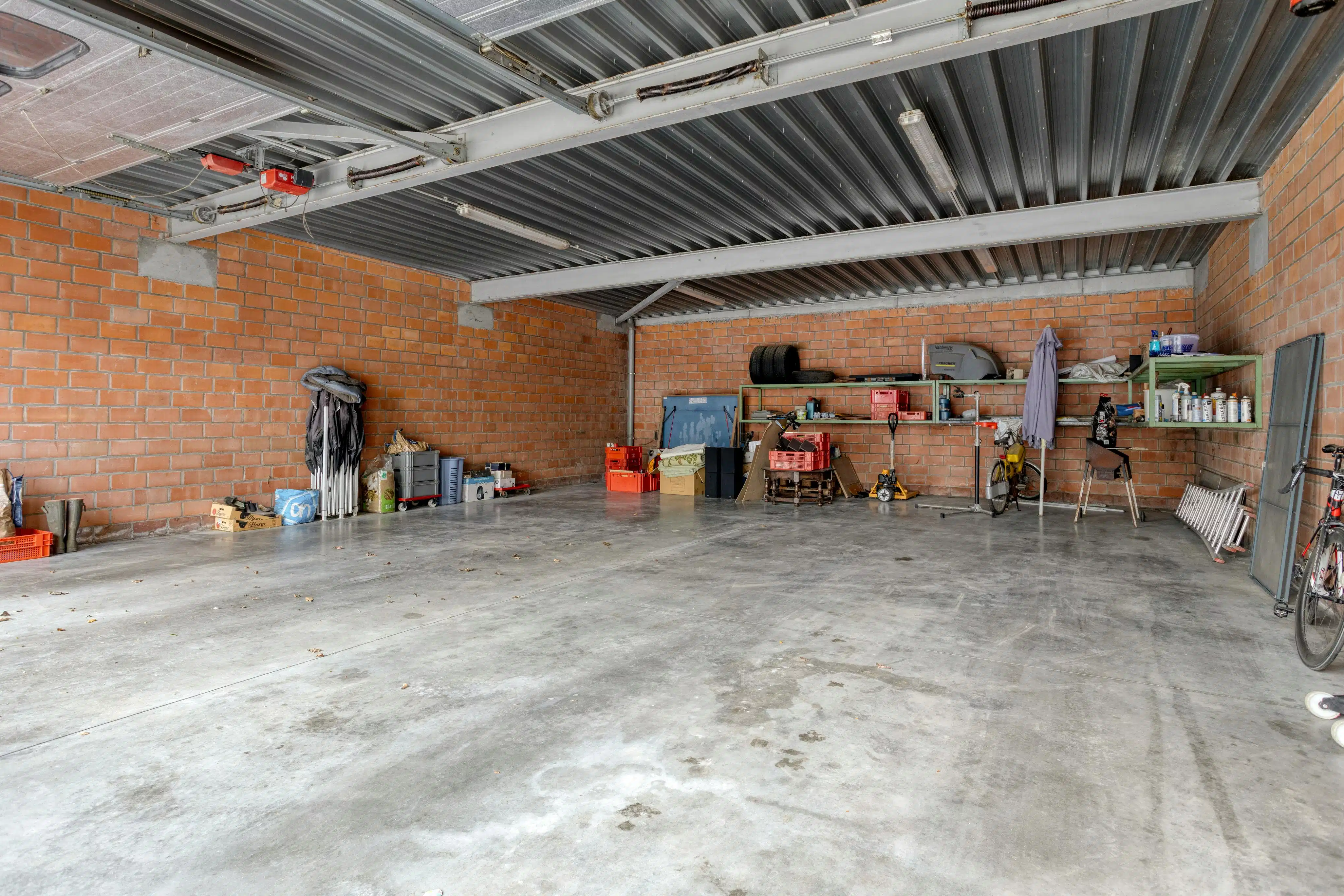 Ruime eigendom met woning, loods en extra bouwgrond foto 28