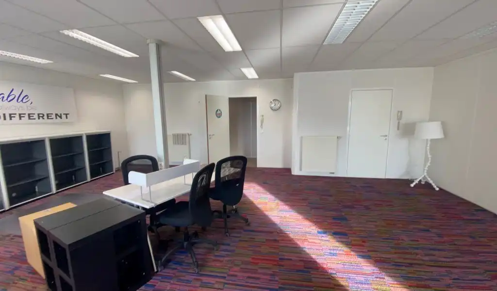 Instapklaar kantoor te huur in Brandstraat, Lokeren foto 13