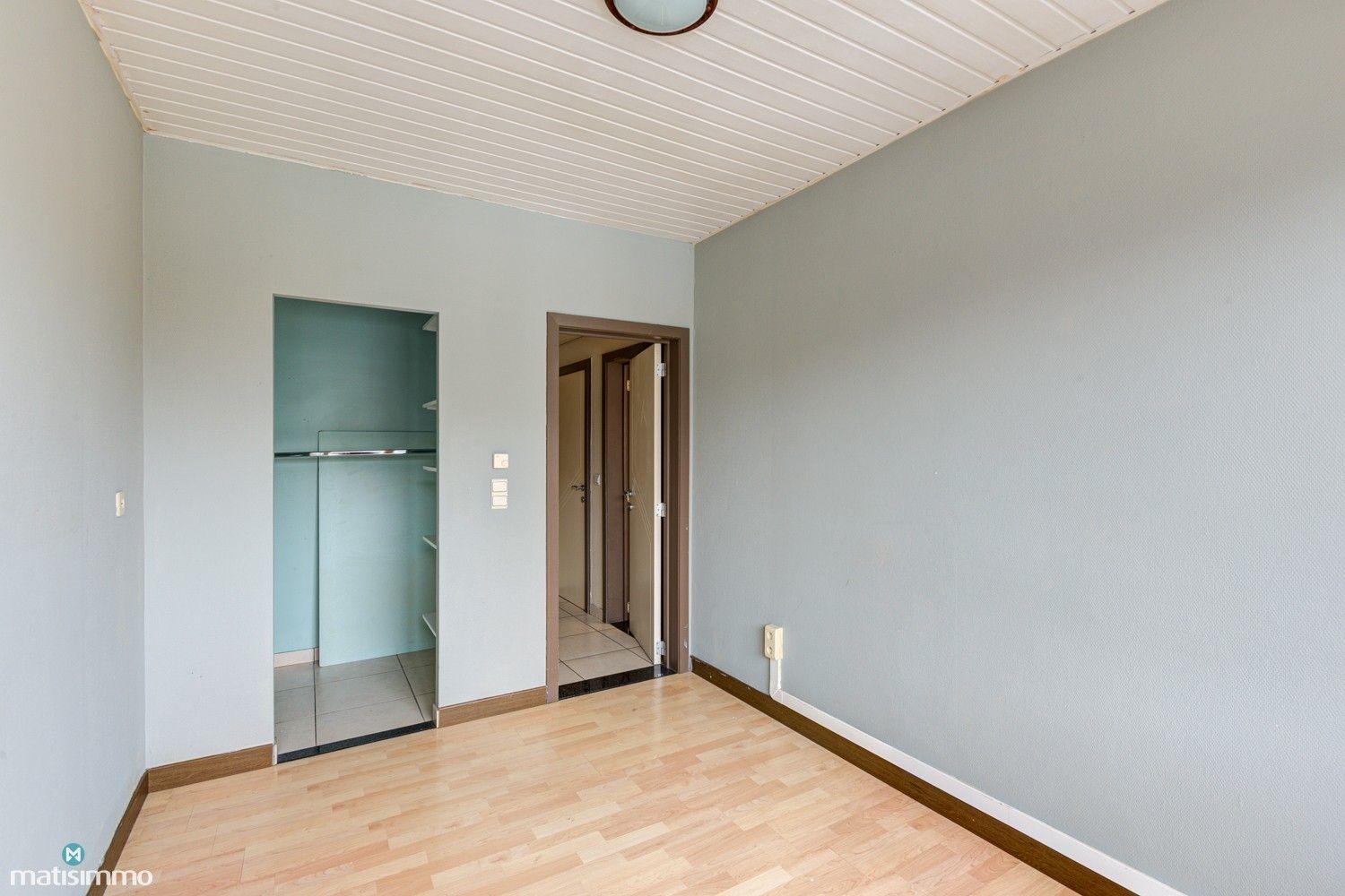 APPARTEMENT MET 2 SLAAPKAMERS EN PARKEERPLAATS NABIJ CENTRUM GENK foto 20