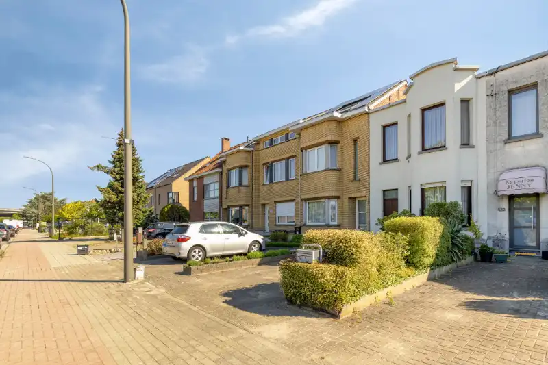 Charmante en goed onderhouden rijwoning nabij het centrum van Mechelen met oprit en tuin. foto 3
