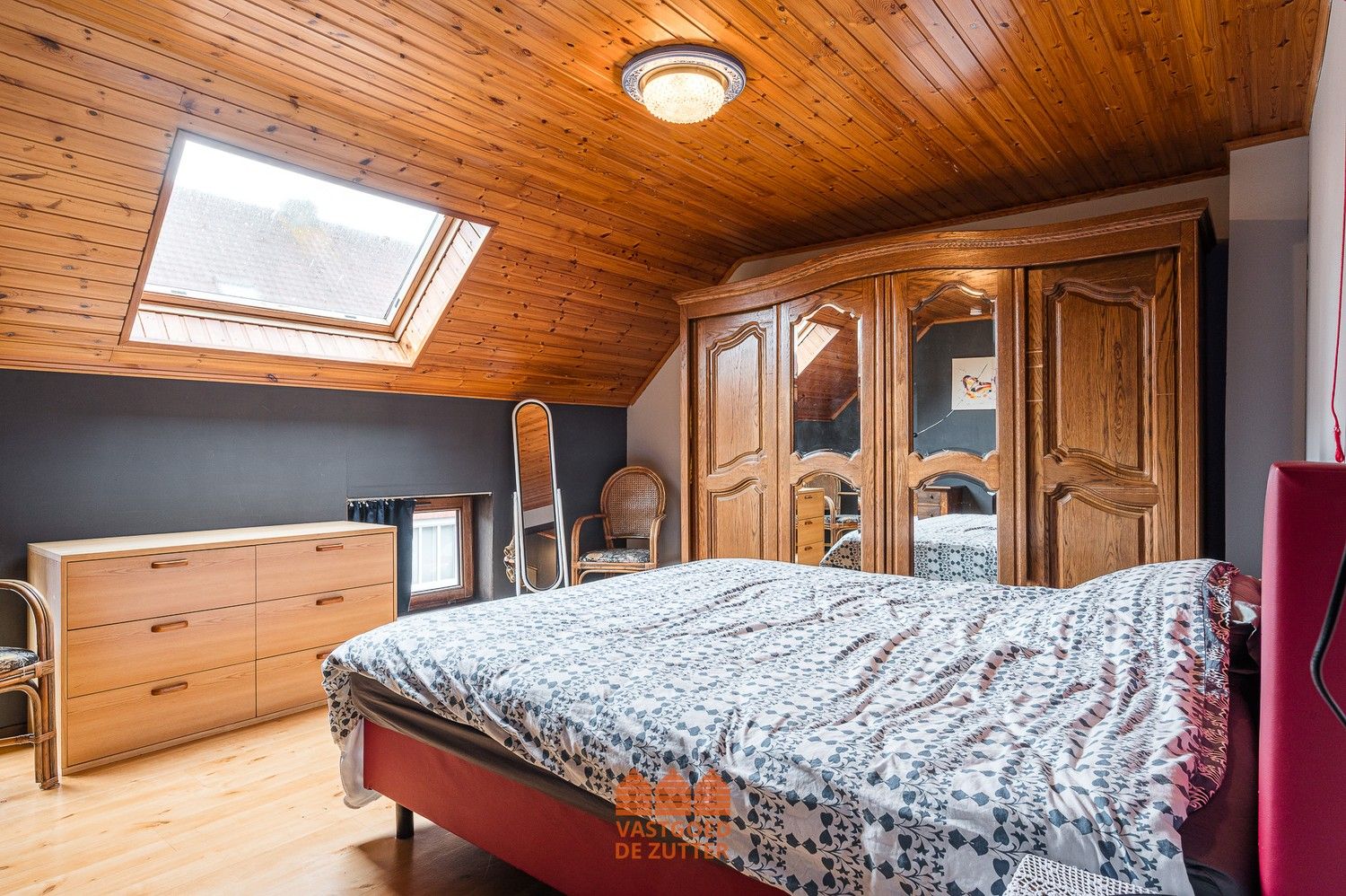 Instapklare woning op toplocatie met tuin en achterliggende autostaanplaats foto 8