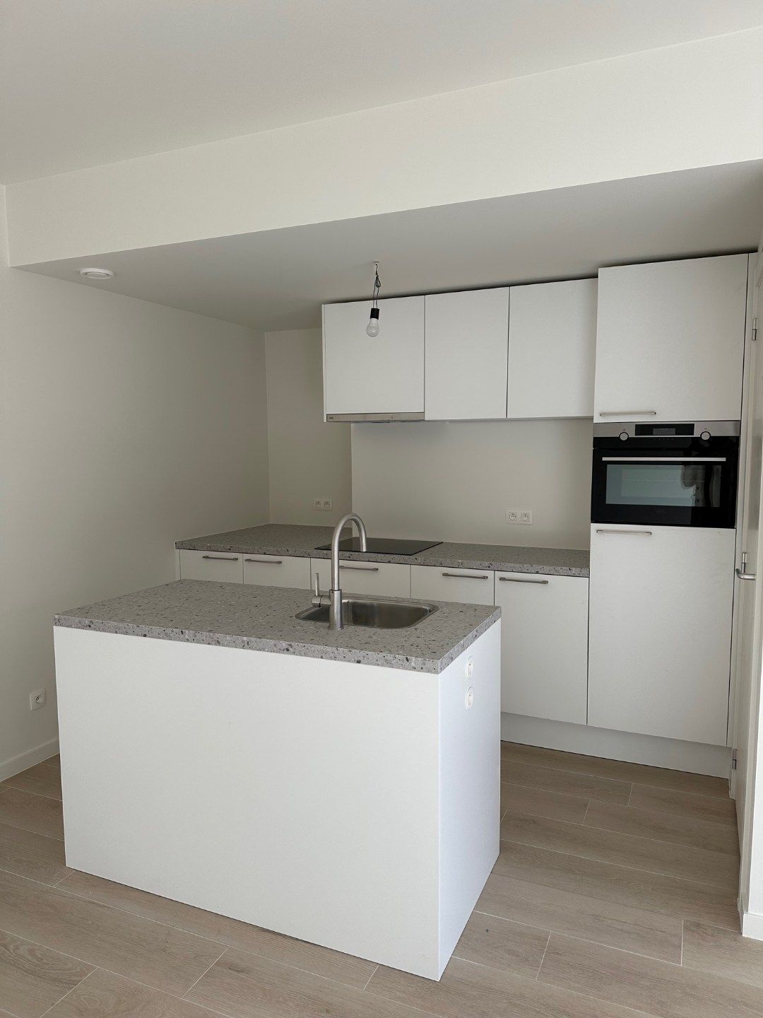 Prachtig nieuwbouwappartement met 2 slk, 2 terrassen en parking foto 8