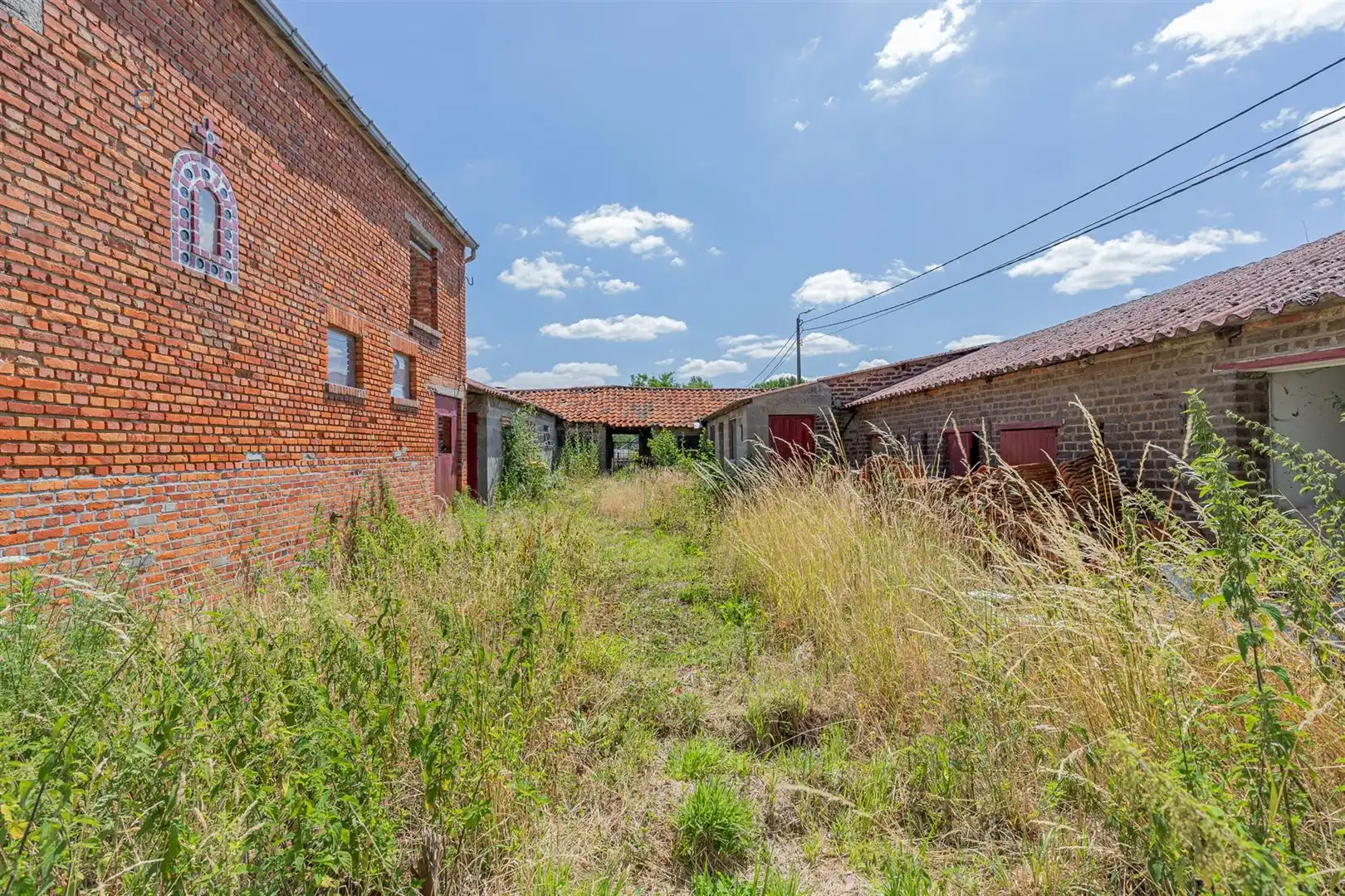 Te renoveren vierkantshoeve op toplocatie foto 13