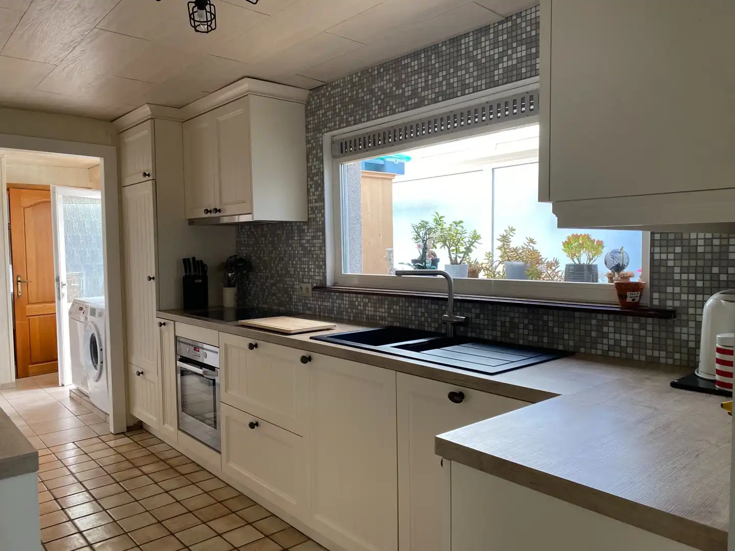 Charmante woning met grote tuin en garage op leuke locatie foto 6