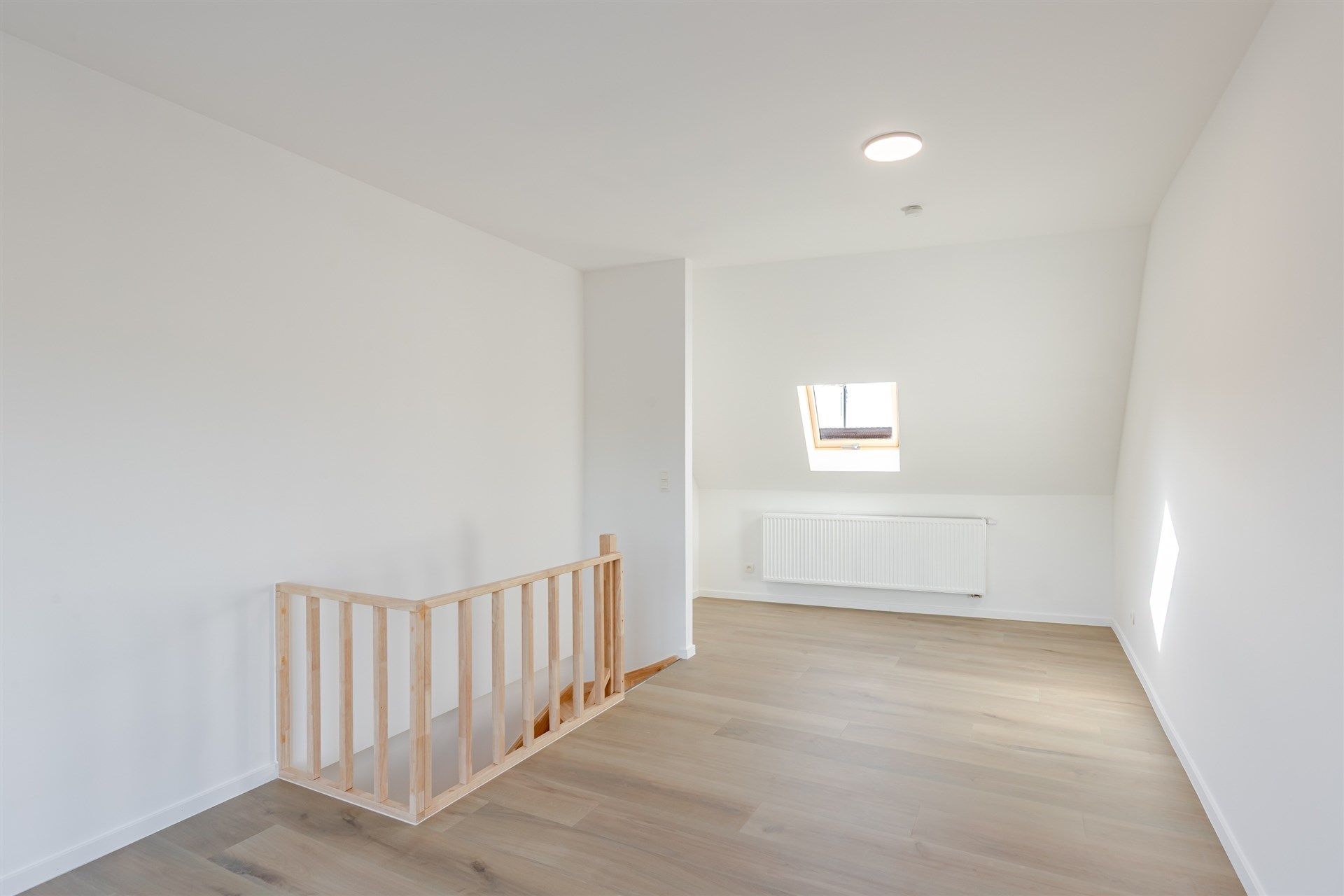 Top gerenoveerde woning met 3 slks en buitenruimte foto 19